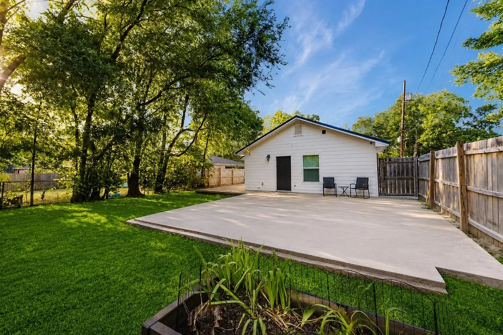Single Family Residence For Sale in Hopkins County , 304 Jarbo Street, Sulphur Springs, Texas 75482, 2 Bedroom, 1 Bathroom, Garage spaces, 930 Sqft, built in 2020, mls#21370044, Real Estate Agent in Sulphur Springs, Homes For Sale in Hopkins county, Homes For Sale in Sulphur Springs, Realtor in Sulphur Springs Texas, Real Estate Brokerage Independent Realty Texas, Luminita Cordes Realtor