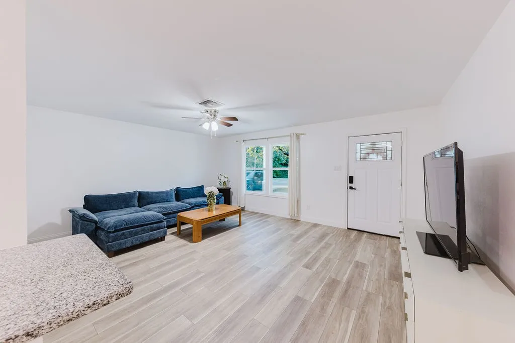 Single Family Residence For Sale in Hopkins County , 304 Jarbo Street, Sulphur Springs, Texas 75482, 2 Bedroom, 1 Bathroom, Garage spaces, 930 Sqft, built in 2020, mls#21370044, Real Estate Agent in Sulphur Springs, Homes For Sale in Hopkins county, Homes For Sale in Sulphur Springs, Realtor in Sulphur Springs Texas, Real Estate Brokerage Independent Realty Texas, Luminita Cordes Realtor