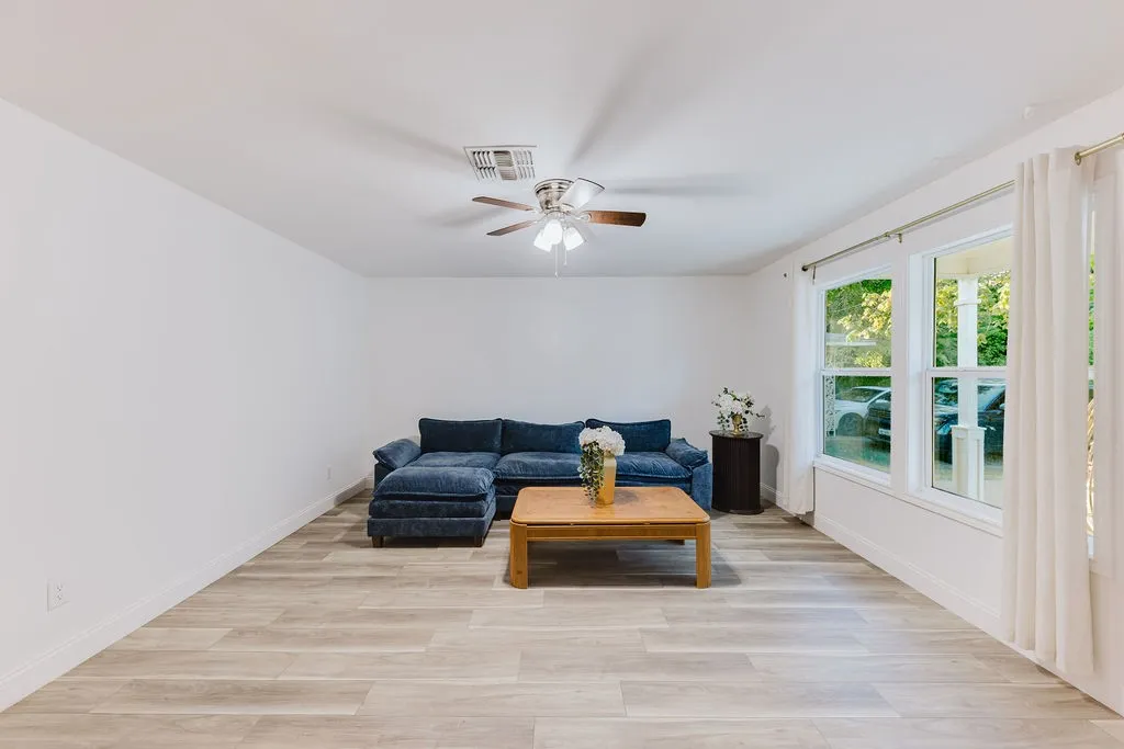 Single Family Residence For Sale in Hopkins County , 304 Jarbo Street, Sulphur Springs, Texas 75482, 2 Bedroom, 1 Bathroom, Garage spaces, 930 Sqft, built in 2020, mls#21370044, Real Estate Agent in Sulphur Springs, Homes For Sale in Hopkins county, Homes For Sale in Sulphur Springs, Realtor in Sulphur Springs Texas, Real Estate Brokerage Independent Realty Texas, Luminita Cordes Realtor
