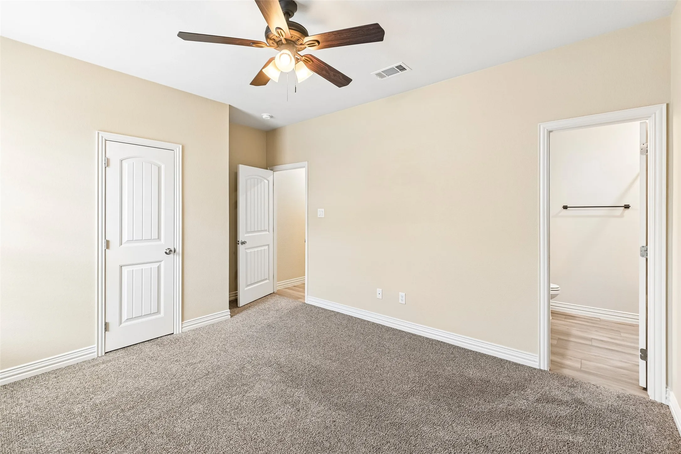 Single Family Residence For Sale in Dallas County , 1918 Avenue D, Grand Prairie, Texas 75051, 4 Bedroom, 3 Bathroom, 2 Garage spaces, 2,095 Sqft, built in 2020, mls#21369663, Real Estate Agent in Grand Prairie, Homes For Sale in Dallas county, Homes For Sale in Grand Prairie, Realtor in Grand Prairie Texas, Real Estate Brokerage Independent Realty Texas, Luminita Cordes Realtor