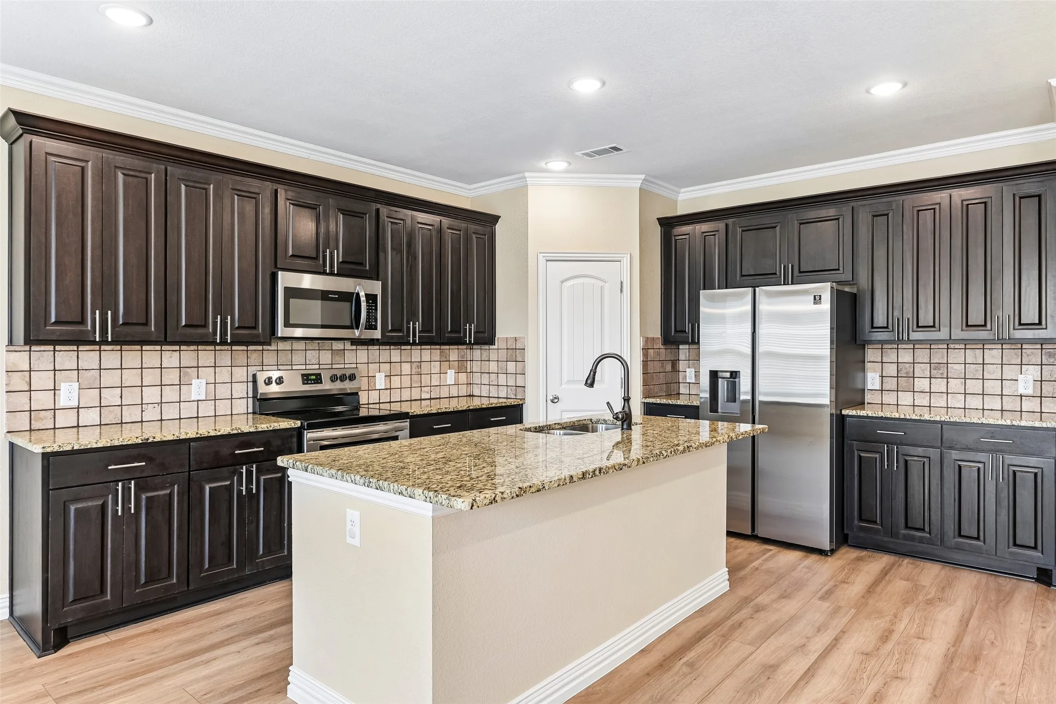 Single Family Residence For Sale in Dallas County , 1918 Avenue D, Grand Prairie, Texas 75051, 4 Bedroom, 3 Bathroom, 2 Garage spaces, 2,095 Sqft, built in 2020, mls#21369663, Real Estate Agent in Grand Prairie, Homes For Sale in Dallas county, Homes For Sale in Grand Prairie, Realtor in Grand Prairie Texas, Real Estate Brokerage Independent Realty Texas, Luminita Cordes Realtor