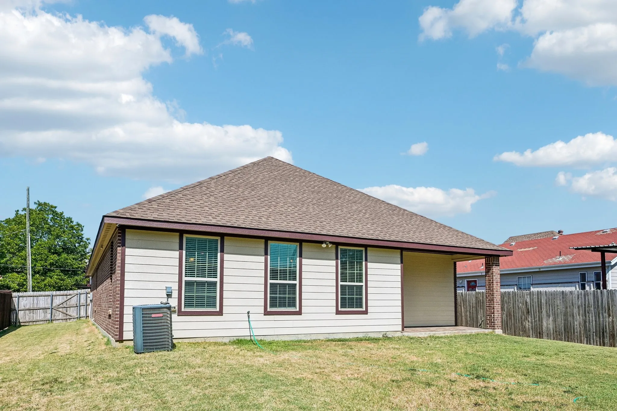 Single Family Residence For Sale in Dallas County , 1918 Avenue D, Grand Prairie, Texas 75051, 4 Bedroom, 3 Bathroom, 2 Garage spaces, 2,095 Sqft, built in 2020, mls#21369663, Real Estate Agent in Grand Prairie, Homes For Sale in Dallas county, Homes For Sale in Grand Prairie, Realtor in Grand Prairie Texas, Real Estate Brokerage Independent Realty Texas, Luminita Cordes Realtor
