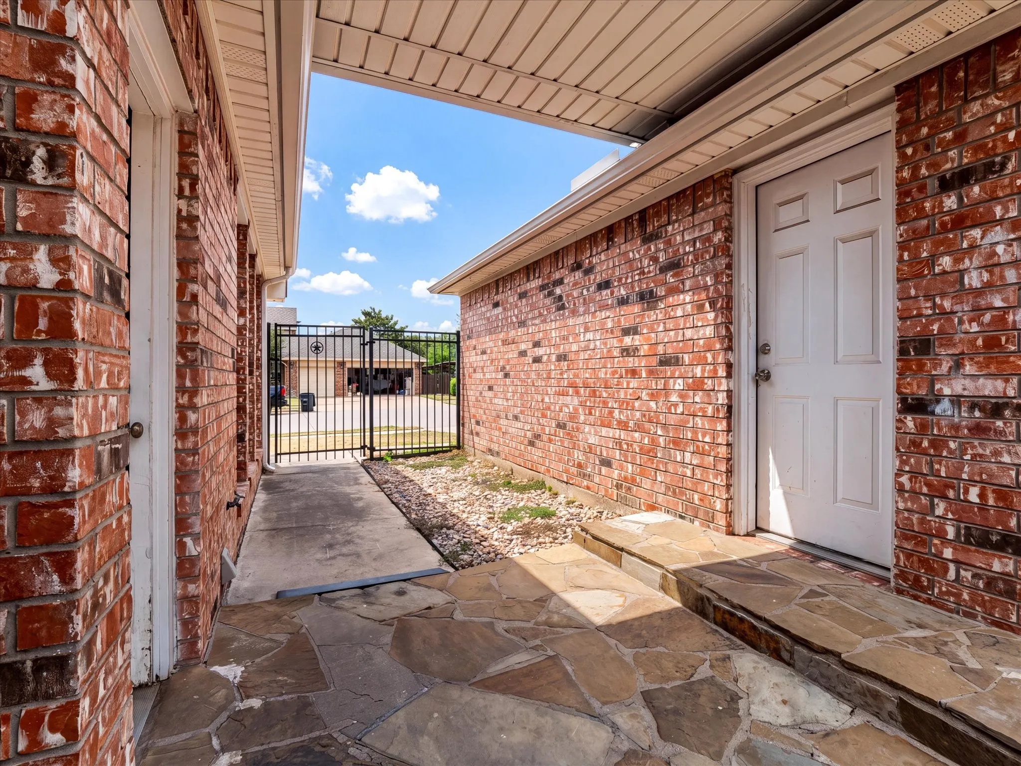 Single Family Residence For Sale in Tarrant County , 1605 Pleasant Run, Keller, Texas 76248, 4 Bedroom, 3 Bathroom, 3 Garage spaces, 2,817 Sqft, built in 1997, mls#21369988, Real Estate Agent in Keller, Homes For Sale in Tarrant county, Homes For Sale in Keller, Realtor in Keller Texas, Real Estate Brokerage Independent Realty Texas, Luminita Cordes Realtor