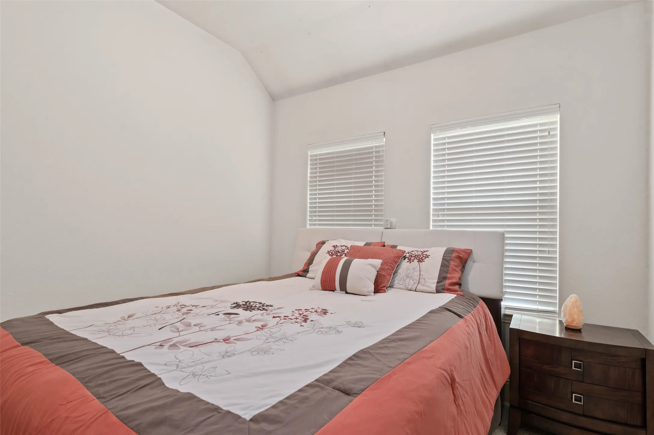 Single Family Residence For Sale in Dallas County , 2501 Claymore Avenue, Garland, Texas 75043, 4 Bedroom, 2 Bathroom, 2 Garage spaces, 2,231 Sqft, built in 2009, mls#21366803, Real Estate Agent in Garland, Homes For Sale in Dallas county, Homes For Sale in Garland, Realtor in Garland Texas, Real Estate Brokerage Independent Realty Texas, Luminita Cordes Realtor