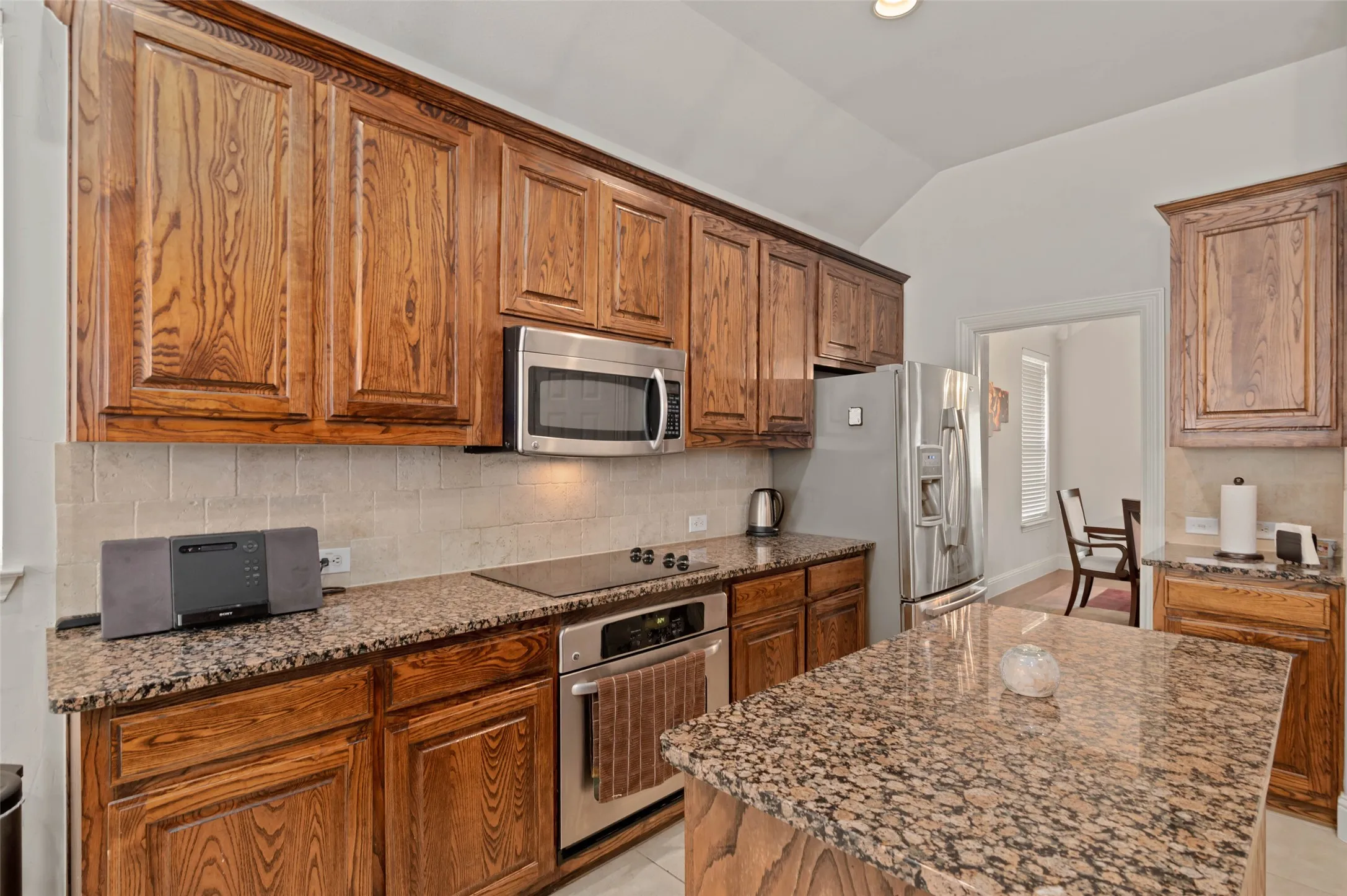 Single Family Residence For Sale in Dallas County , 2501 Claymore Avenue, Garland, Texas 75043, 4 Bedroom, 2 Bathroom, 2 Garage spaces, 2,231 Sqft, built in 2009, mls#21366803, Real Estate Agent in Garland, Homes For Sale in Dallas county, Homes For Sale in Garland, Realtor in Garland Texas, Real Estate Brokerage Independent Realty Texas, Luminita Cordes Realtor