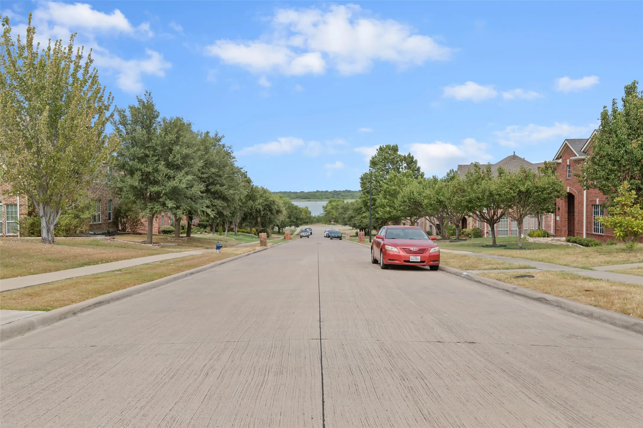 Single Family Residence For Sale in Dallas County , 2501 Claymore Avenue, Garland, Texas 75043, 4 Bedroom, 2 Bathroom, 2 Garage spaces, 2,231 Sqft, built in 2009, mls#21366803, Real Estate Agent in Garland, Homes For Sale in Dallas county, Homes For Sale in Garland, Realtor in Garland Texas, Real Estate Brokerage Independent Realty Texas, Luminita Cordes Realtor