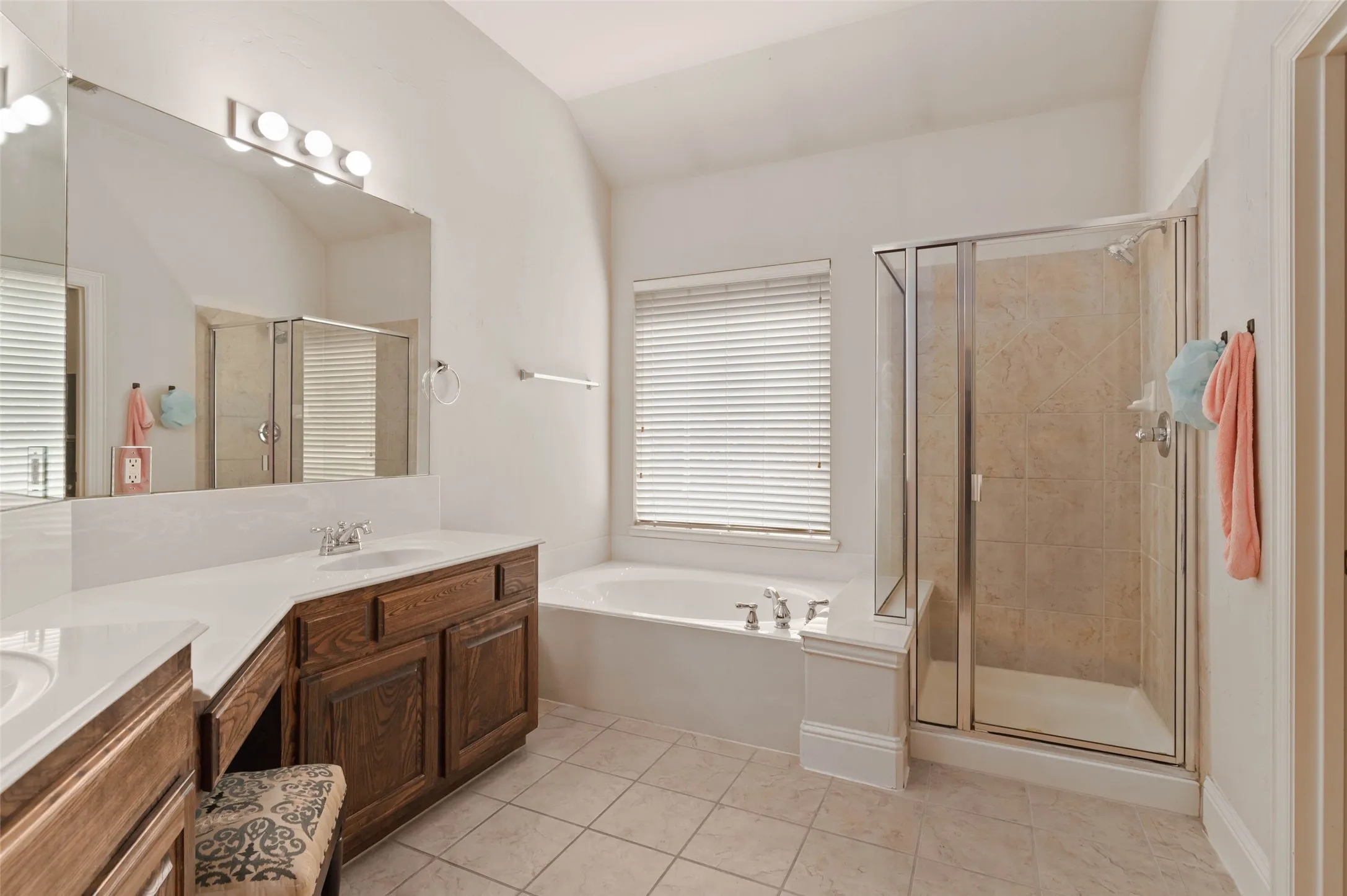 Single Family Residence For Sale in Dallas County , 2501 Claymore Avenue, Garland, Texas 75043, 4 Bedroom, 2 Bathroom, 2 Garage spaces, 2,231 Sqft, built in 2009, mls#21366803, Real Estate Agent in Garland, Homes For Sale in Dallas county, Homes For Sale in Garland, Realtor in Garland Texas, Real Estate Brokerage Independent Realty Texas, Luminita Cordes Realtor