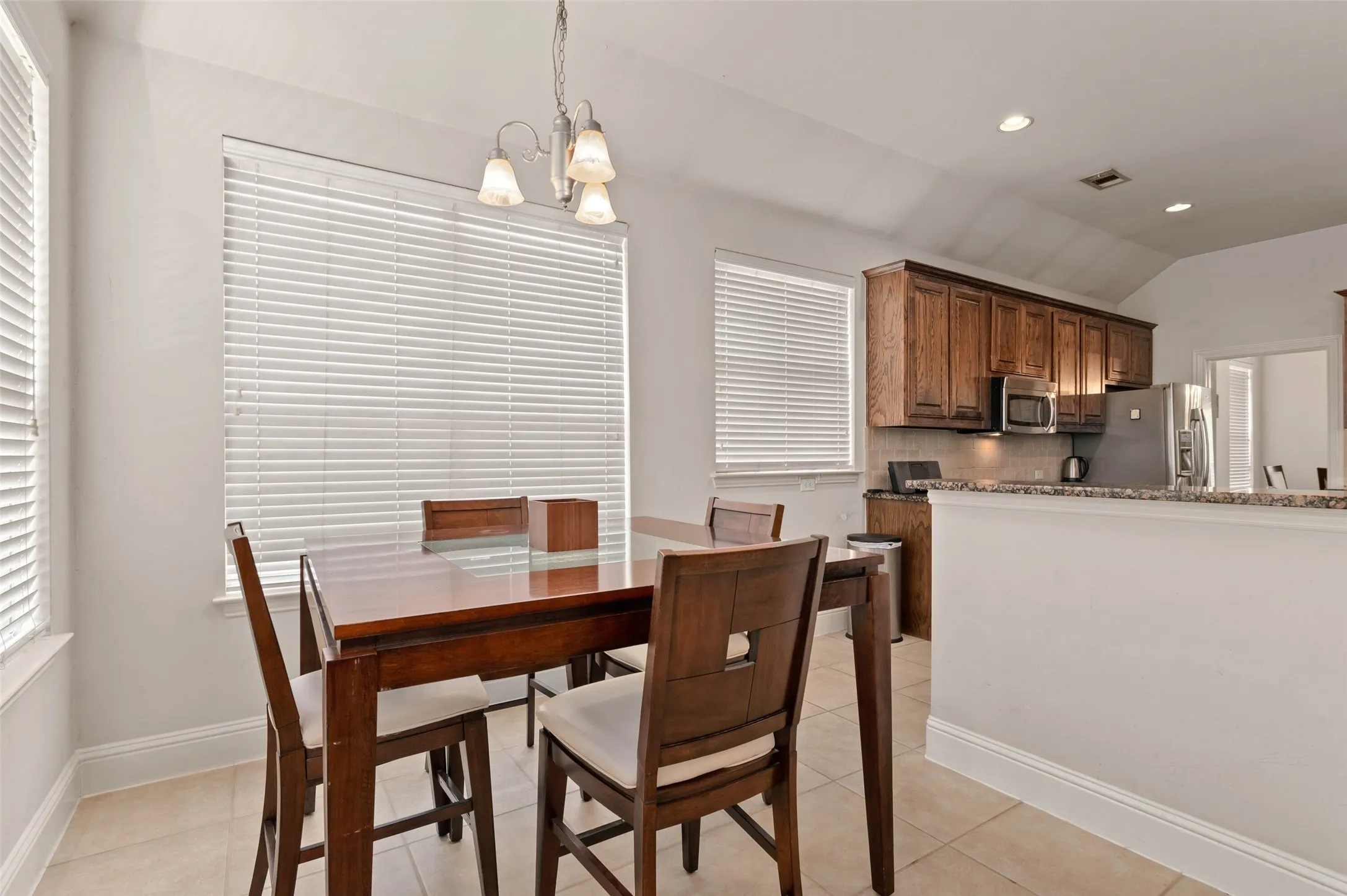 Single Family Residence For Sale in Dallas County , 2501 Claymore Avenue, Garland, Texas 75043, 4 Bedroom, 2 Bathroom, 2 Garage spaces, 2,231 Sqft, built in 2009, mls#21366803, Real Estate Agent in Garland, Homes For Sale in Dallas county, Homes For Sale in Garland, Realtor in Garland Texas, Real Estate Brokerage Independent Realty Texas, Luminita Cordes Realtor