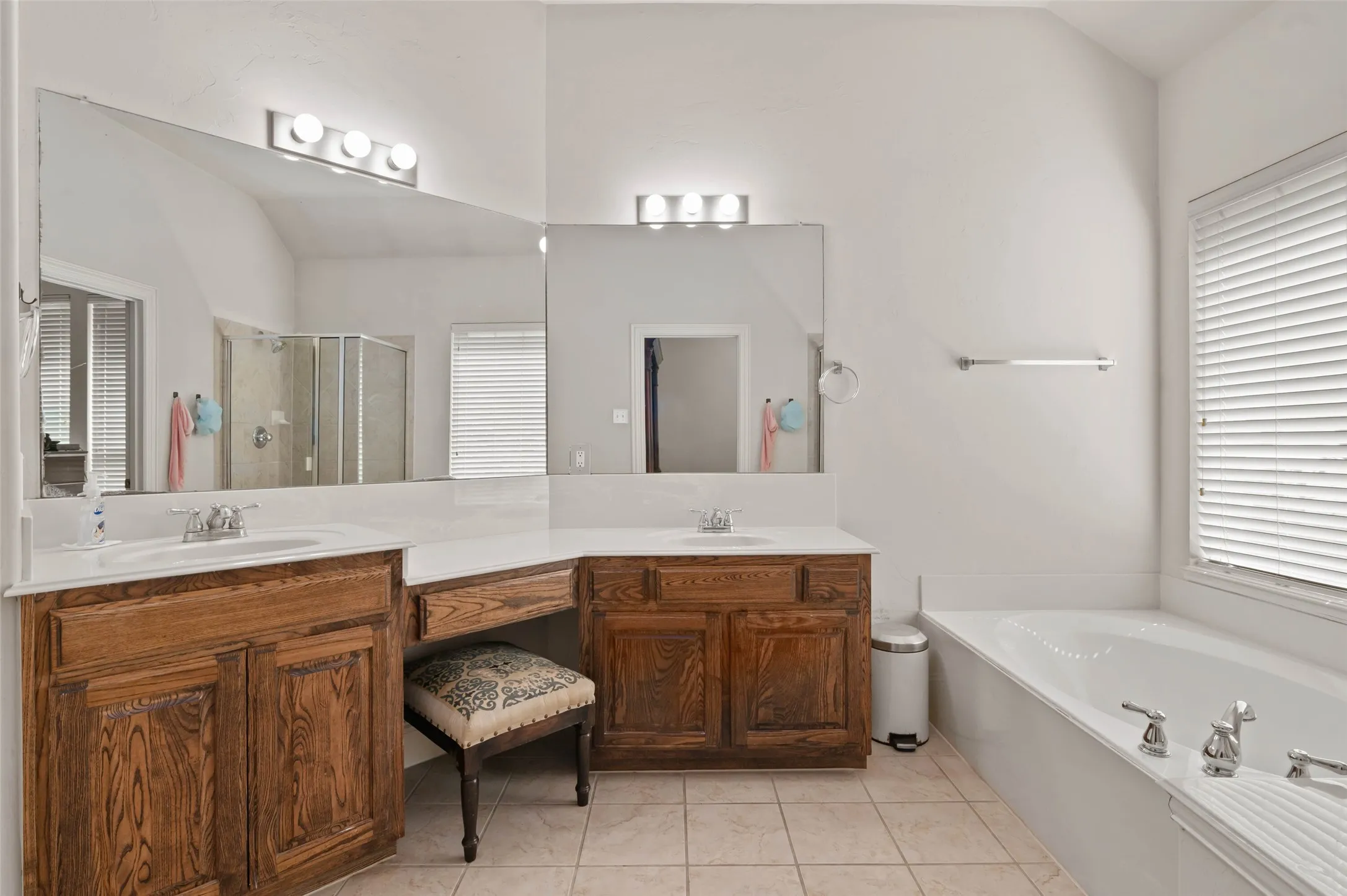 Single Family Residence For Sale in Dallas County , 2501 Claymore Avenue, Garland, Texas 75043, 4 Bedroom, 2 Bathroom, 2 Garage spaces, 2,231 Sqft, built in 2009, mls#21366803, Real Estate Agent in Garland, Homes For Sale in Dallas county, Homes For Sale in Garland, Realtor in Garland Texas, Real Estate Brokerage Independent Realty Texas, Luminita Cordes Realtor