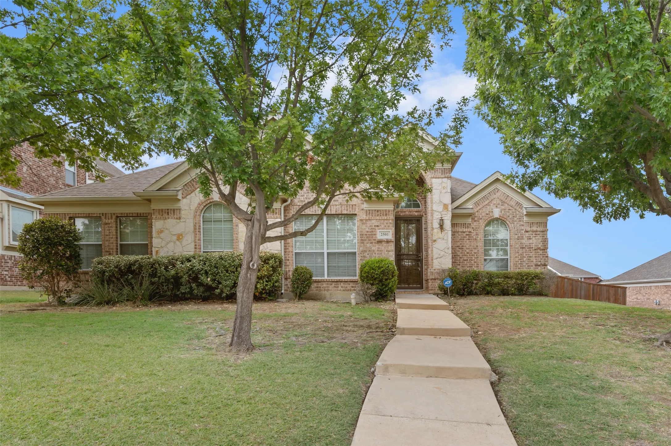 Single Family Residence For Sale in Dallas County , 2501 Claymore Avenue, Garland, Texas 75043, 4 Bedroom, 2 Bathroom, 2 Garage spaces, 2,231 Sqft, built in 2009, mls#21366803, Real Estate Agent in Garland, Homes For Sale in Dallas county, Homes For Sale in Garland, Realtor in Garland Texas, Real Estate Brokerage Independent Realty Texas, Luminita Cordes Realtor