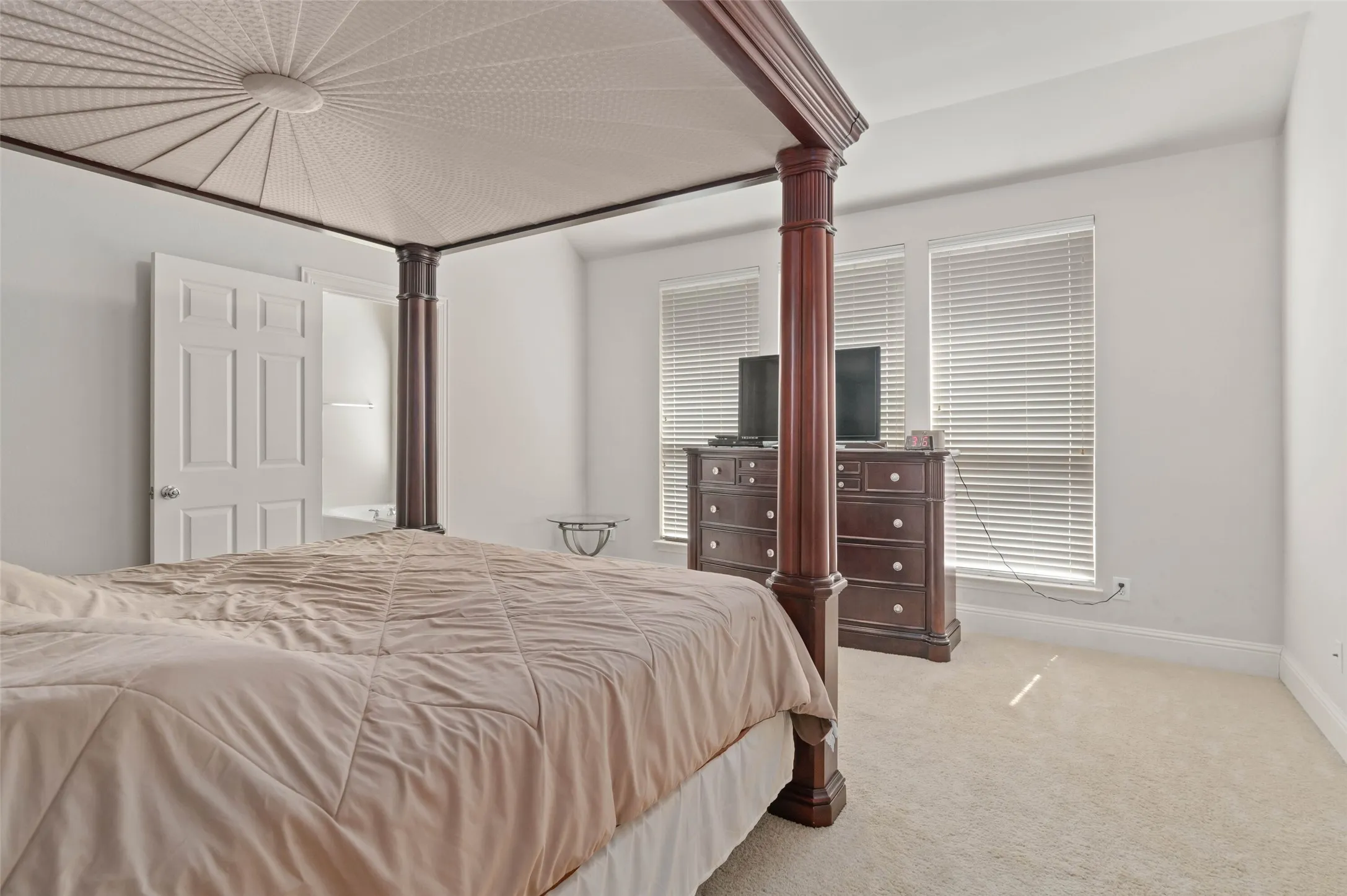 Single Family Residence For Sale in Dallas County , 2501 Claymore Avenue, Garland, Texas 75043, 4 Bedroom, 2 Bathroom, 2 Garage spaces, 2,231 Sqft, built in 2009, mls#21366803, Real Estate Agent in Garland, Homes For Sale in Dallas county, Homes For Sale in Garland, Realtor in Garland Texas, Real Estate Brokerage Independent Realty Texas, Luminita Cordes Realtor