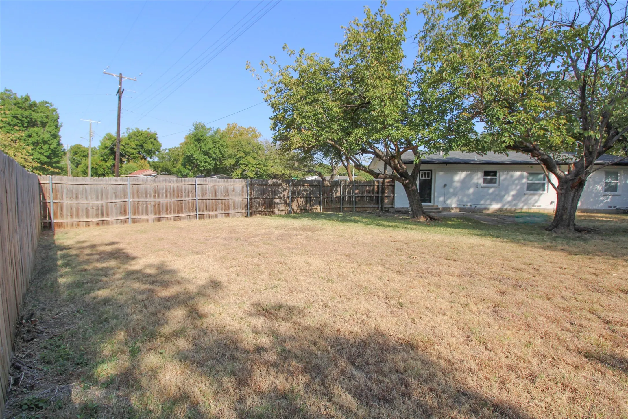 Single Family Residence For Sale in Dallas County , 937 Burleson Street, Grand Prairie, Texas 75050, 3 Bedroom, 2 Bathroom, 1 Garage spaces, 1,072 Sqft, built in 1954, mls#21370371, Real Estate Agent in Grand Prairie, Homes For Sale in Dallas county, Homes For Sale in Grand Prairie, Realtor in Grand Prairie Texas, Real Estate Brokerage Independent Realty Texas, Luminita Cordes Realtor
