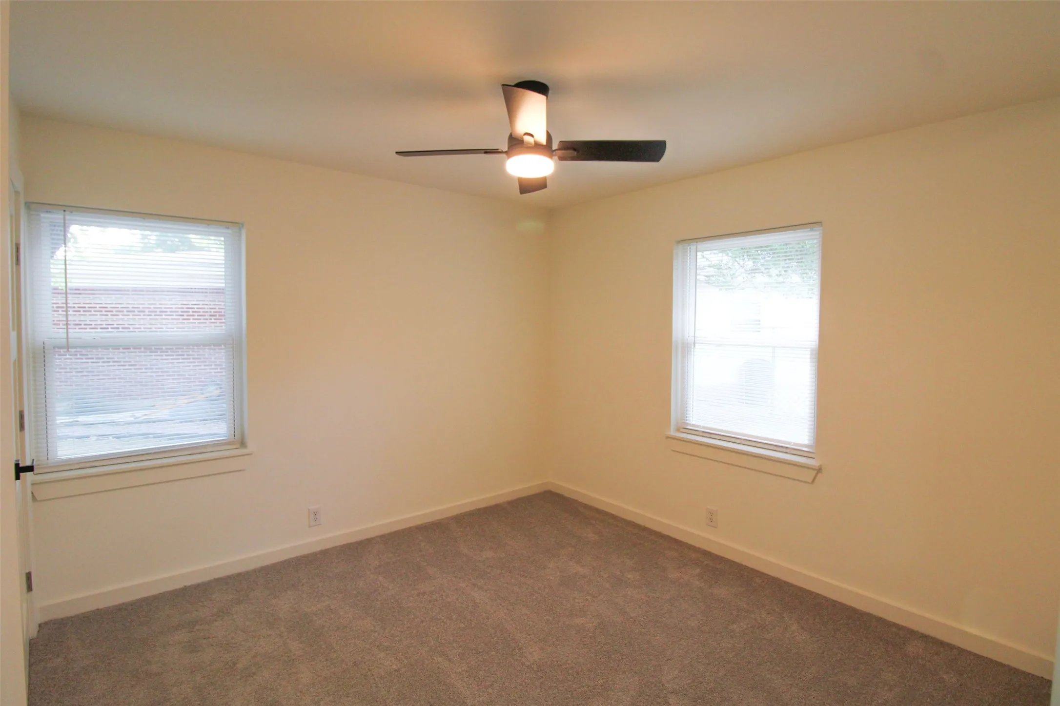 Single Family Residence For Sale in Dallas County , 937 Burleson Street, Grand Prairie, Texas 75050, 3 Bedroom, 2 Bathroom, 1 Garage spaces, 1,072 Sqft, built in 1954, mls#21370371, Real Estate Agent in Grand Prairie, Homes For Sale in Dallas county, Homes For Sale in Grand Prairie, Realtor in Grand Prairie Texas, Real Estate Brokerage Independent Realty Texas, Luminita Cordes Realtor
