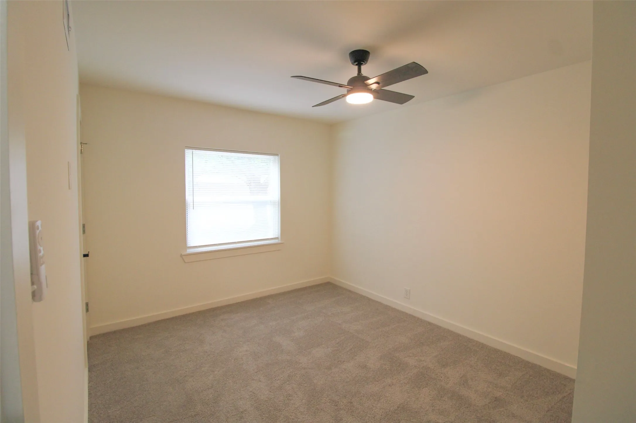 Single Family Residence For Sale in Dallas County , 937 Burleson Street, Grand Prairie, Texas 75050, 3 Bedroom, 2 Bathroom, 1 Garage spaces, 1,072 Sqft, built in 1954, mls#21370371, Real Estate Agent in Grand Prairie, Homes For Sale in Dallas county, Homes For Sale in Grand Prairie, Realtor in Grand Prairie Texas, Real Estate Brokerage Independent Realty Texas, Luminita Cordes Realtor