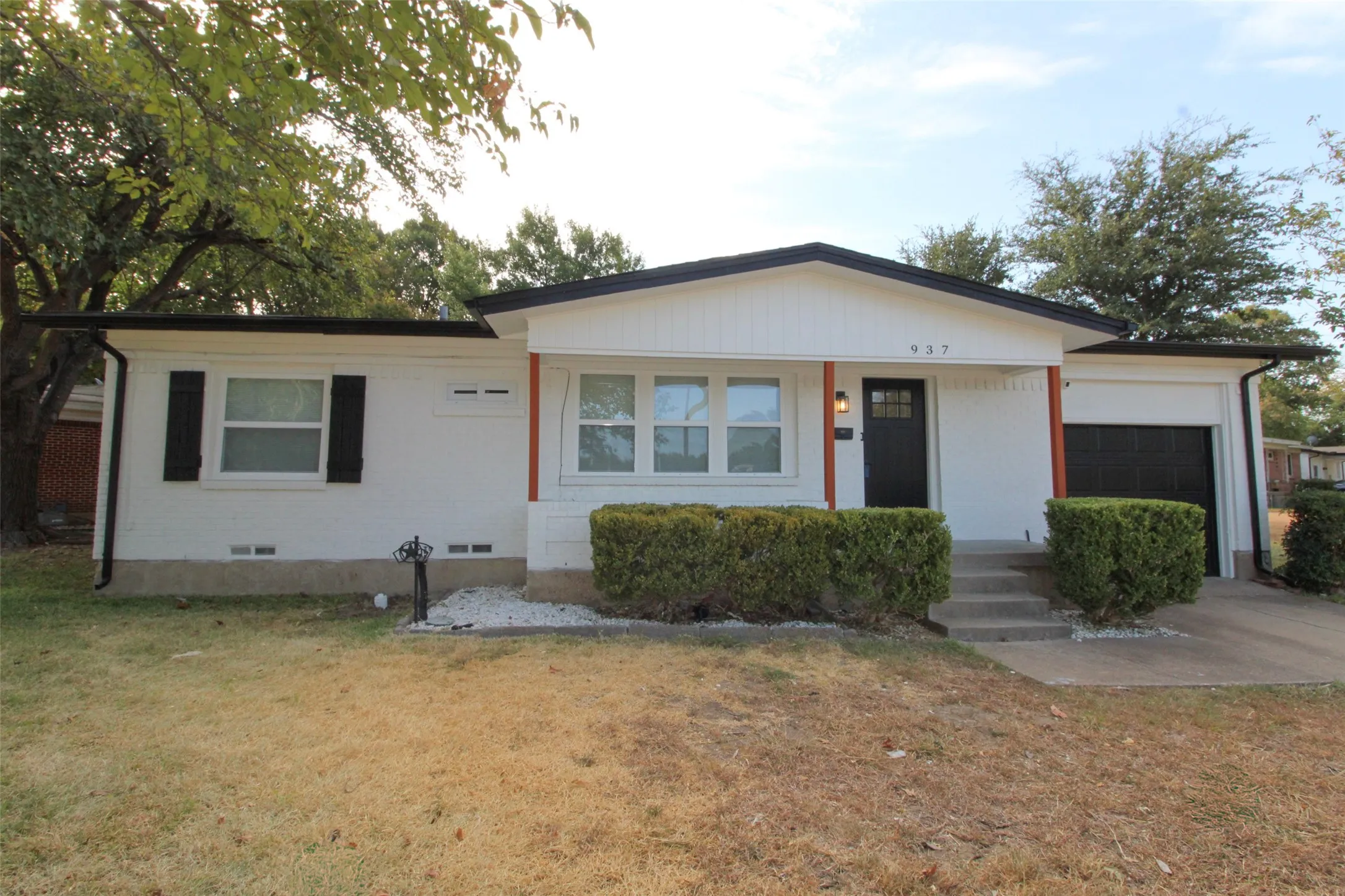 Single Family Residence For Sale in Dallas County , 937 Burleson Street, Grand Prairie, Texas 75050, 3 Bedroom, 2 Bathroom, 1 Garage spaces, 1,072 Sqft, built in 1954, mls#21370371, Real Estate Agent in Grand Prairie, Homes For Sale in Dallas county, Homes For Sale in Grand Prairie, Realtor in Grand Prairie Texas, Real Estate Brokerage Independent Realty Texas, Luminita Cordes Realtor