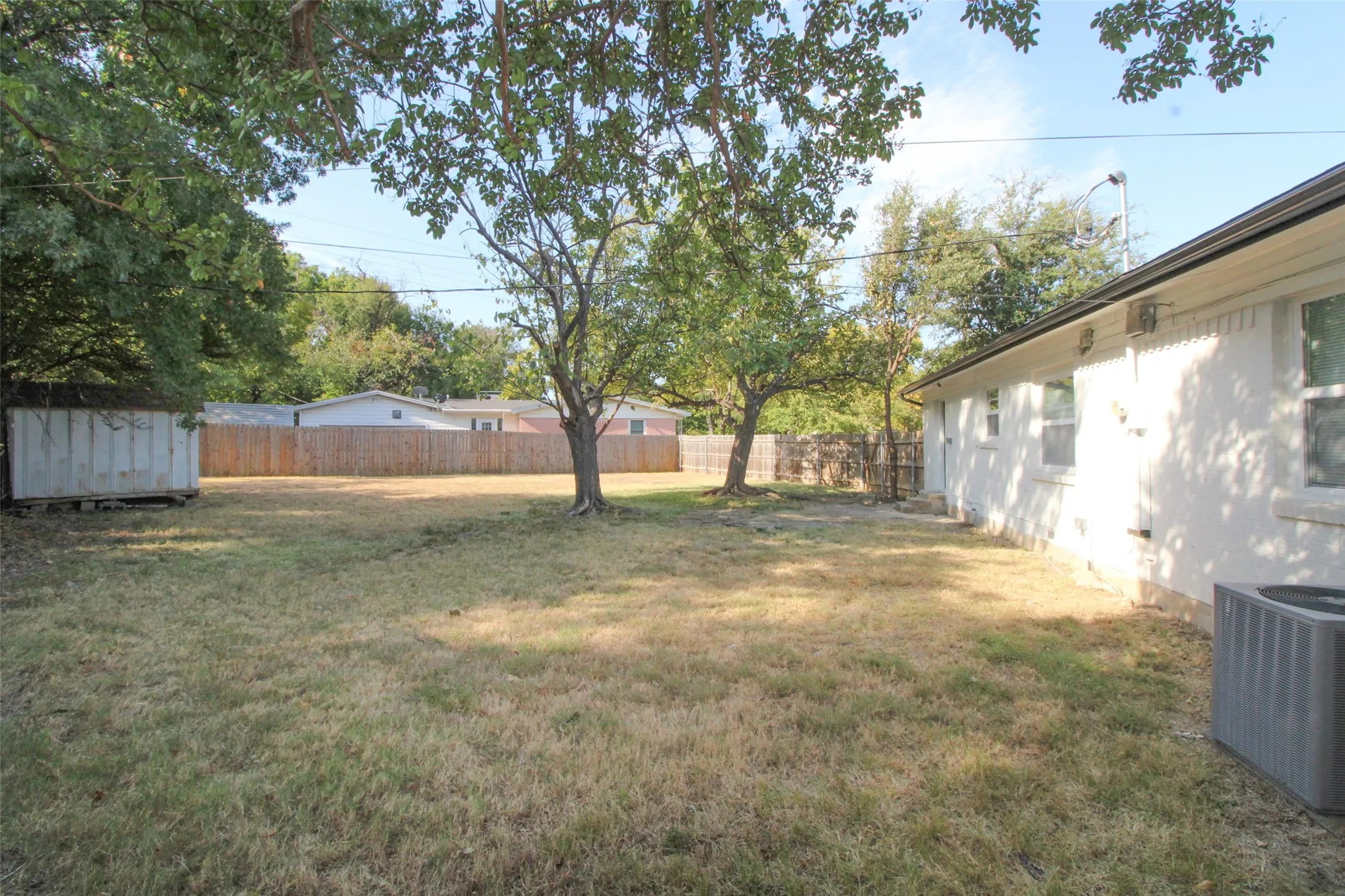 Single Family Residence For Sale in Dallas County , 937 Burleson Street, Grand Prairie, Texas 75050, 3 Bedroom, 2 Bathroom, 1 Garage spaces, 1,072 Sqft, built in 1954, mls#21370371, Real Estate Agent in Grand Prairie, Homes For Sale in Dallas county, Homes For Sale in Grand Prairie, Realtor in Grand Prairie Texas, Real Estate Brokerage Independent Realty Texas, Luminita Cordes Realtor