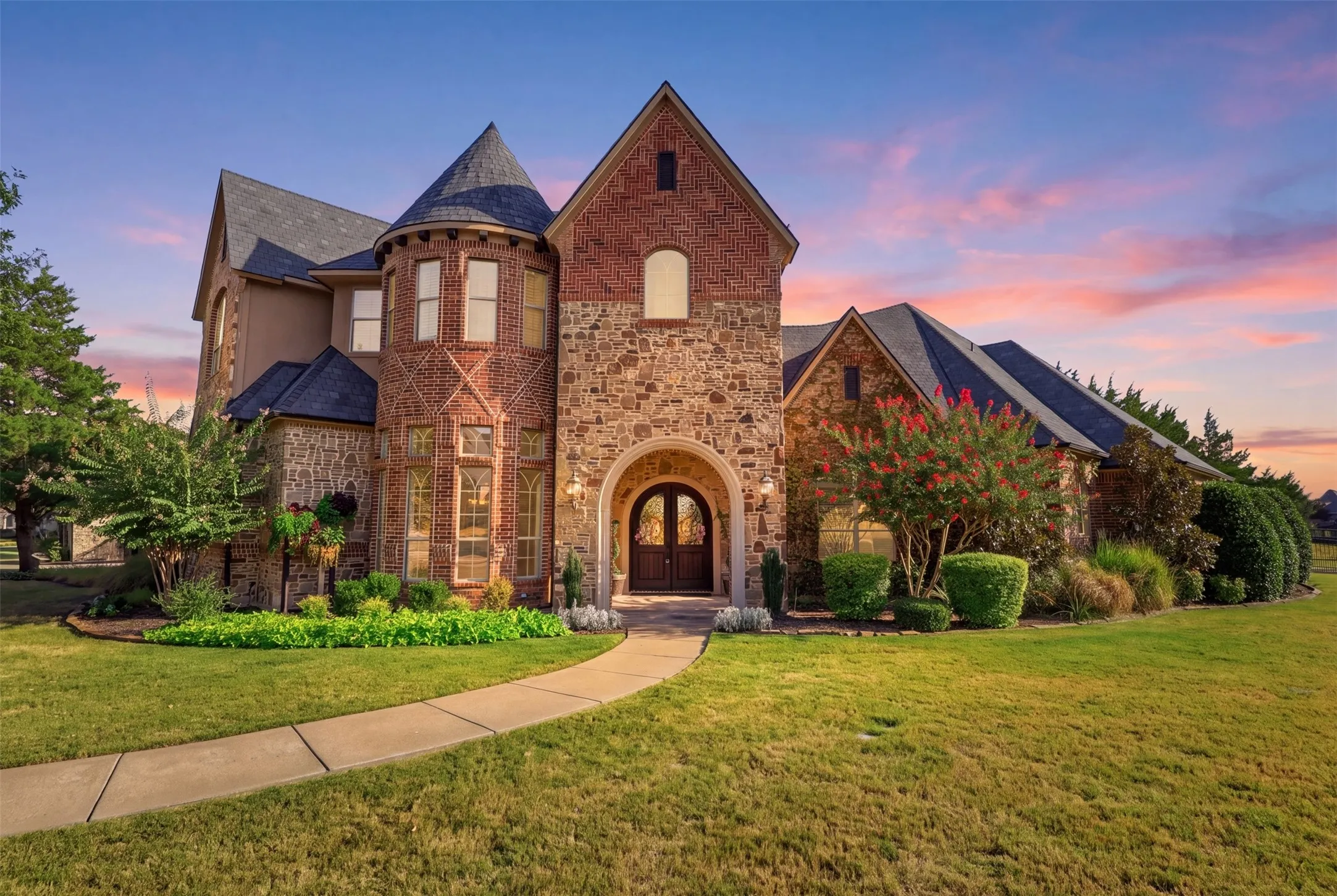 Single Family Residence For Sale in Rockwall County , 1110 Newkirk Court, Mclendon Chisholm, Texas 75032, 5 Bedroom, 4 Bathroom, 3 Garage spaces, 4,373 Sqft, built in 2007, mls#21368863, Real Estate Agent in Mclendon Chisholm, Homes For Sale in Rockwall county, Homes For Sale in Mclendon Chisholm, Realtor in Mclendon Chisholm Texas, Real Estate Brokerage Independent Realty Texas, Luminita Cordes Realtor