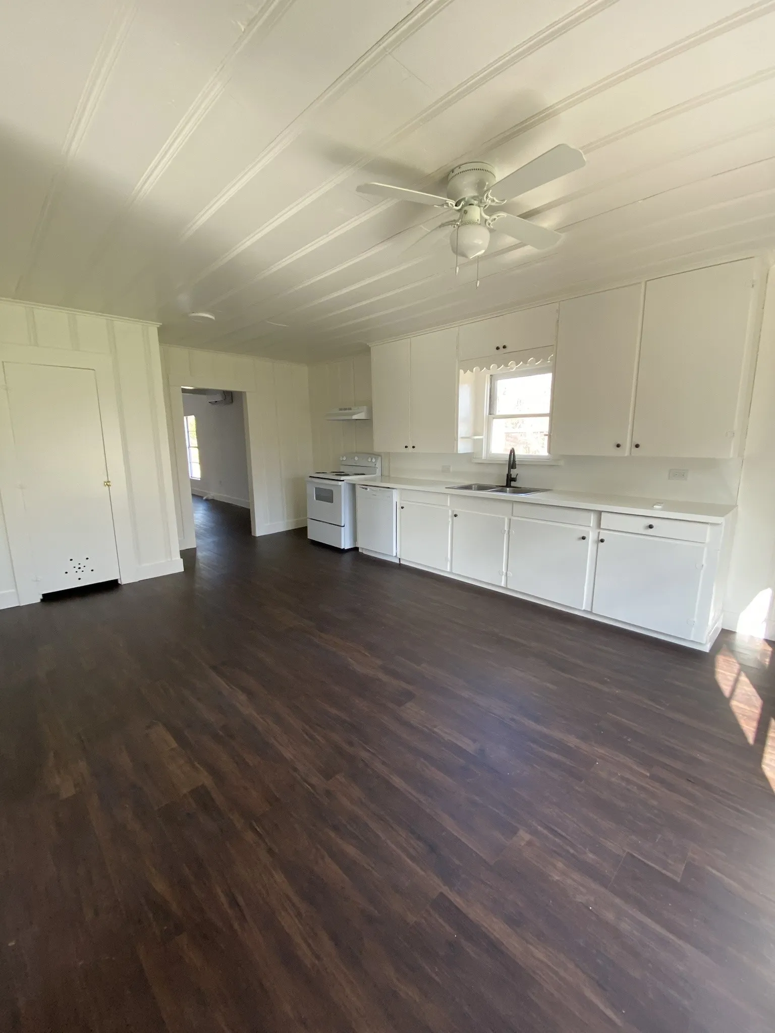 Single Family Residence For Rent in Henderson County , 801 Walnut Street, Trinidad, Texas 75163, 2 Bedroom, 1 Bathroom, Garage spaces, 1,136 Sqft, built in 1990, mls#21370860, Real Estate Agent in Trinidad, Homes For Rent in Henderson county, Homes For Rent in Trinidad, Realtor in Trinidad Texas, Real Estate Brokerage Independent Realty Texas, Luminita Cordes Realtor