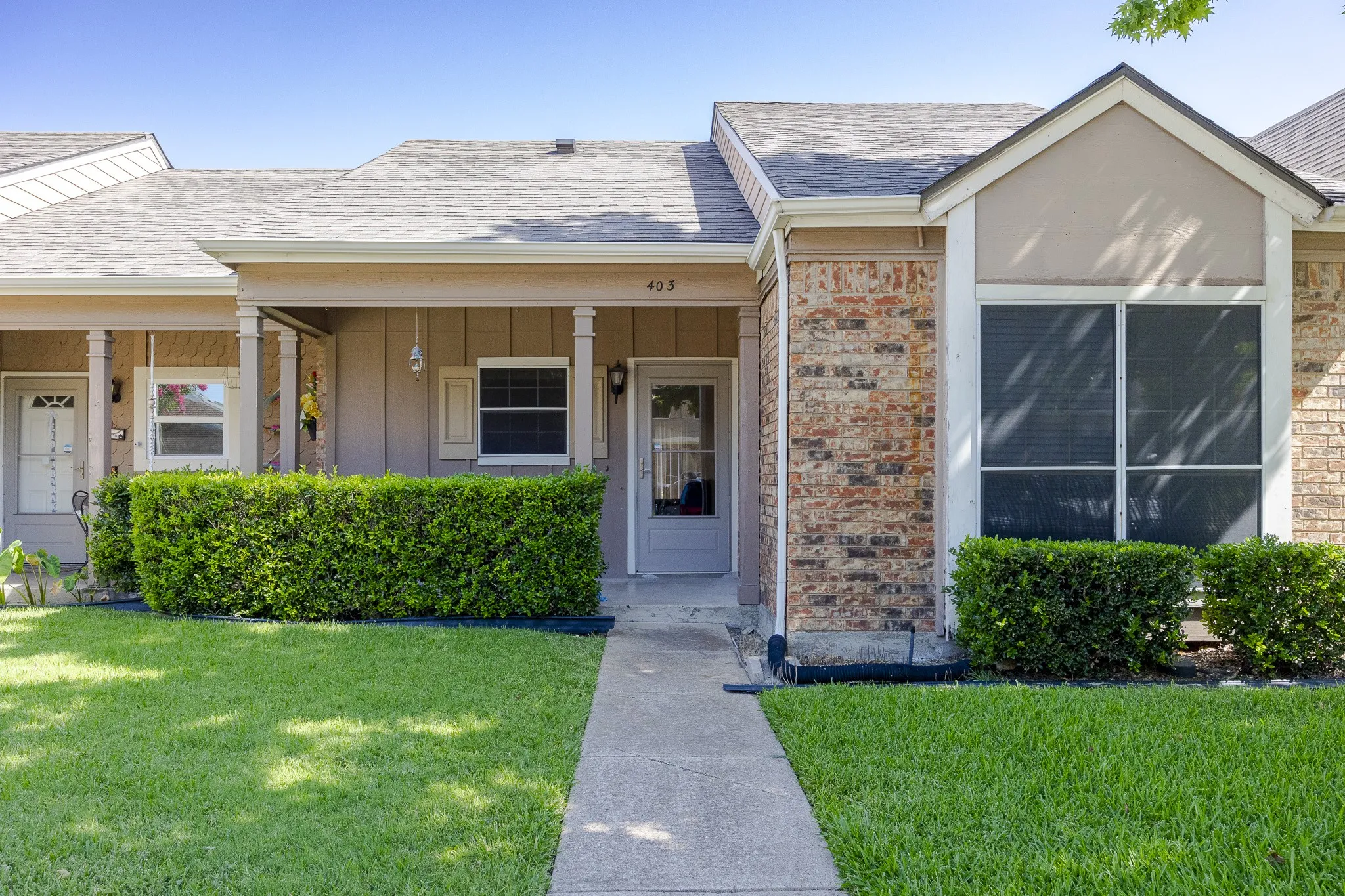 Townhouse For Rent in Collin County , 3801 14th Street 403, Plano, Texas 75074, 2 Bedroom, 2 Bathroom, Garage spaces, 864 Sqft, built in 1985, mls#21364850, Real Estate Agent in Plano, Homes For Rent in Collin county, Homes For Rent in Plano, Realtor in Plano Texas, Real Estate Brokerage Independent Realty Texas, Luminita Cordes Realtor