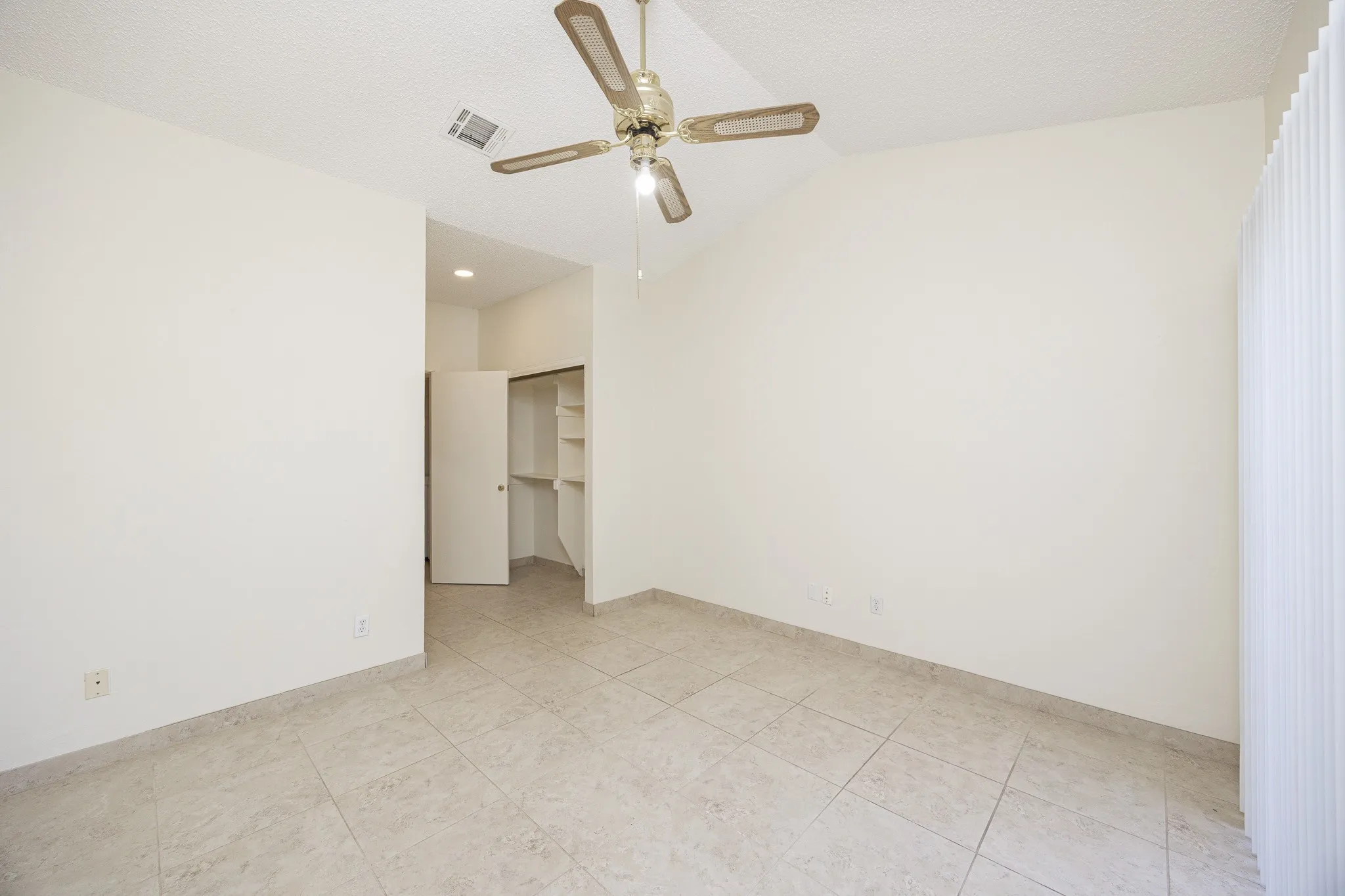 Townhouse For Rent in Collin County , 3801 14th Street 403, Plano, Texas 75074, 2 Bedroom, 2 Bathroom, Garage spaces, 864 Sqft, built in 1985, mls#21364850, Real Estate Agent in Plano, Homes For Rent in Collin county, Homes For Rent in Plano, Realtor in Plano Texas, Real Estate Brokerage Independent Realty Texas, Luminita Cordes Realtor