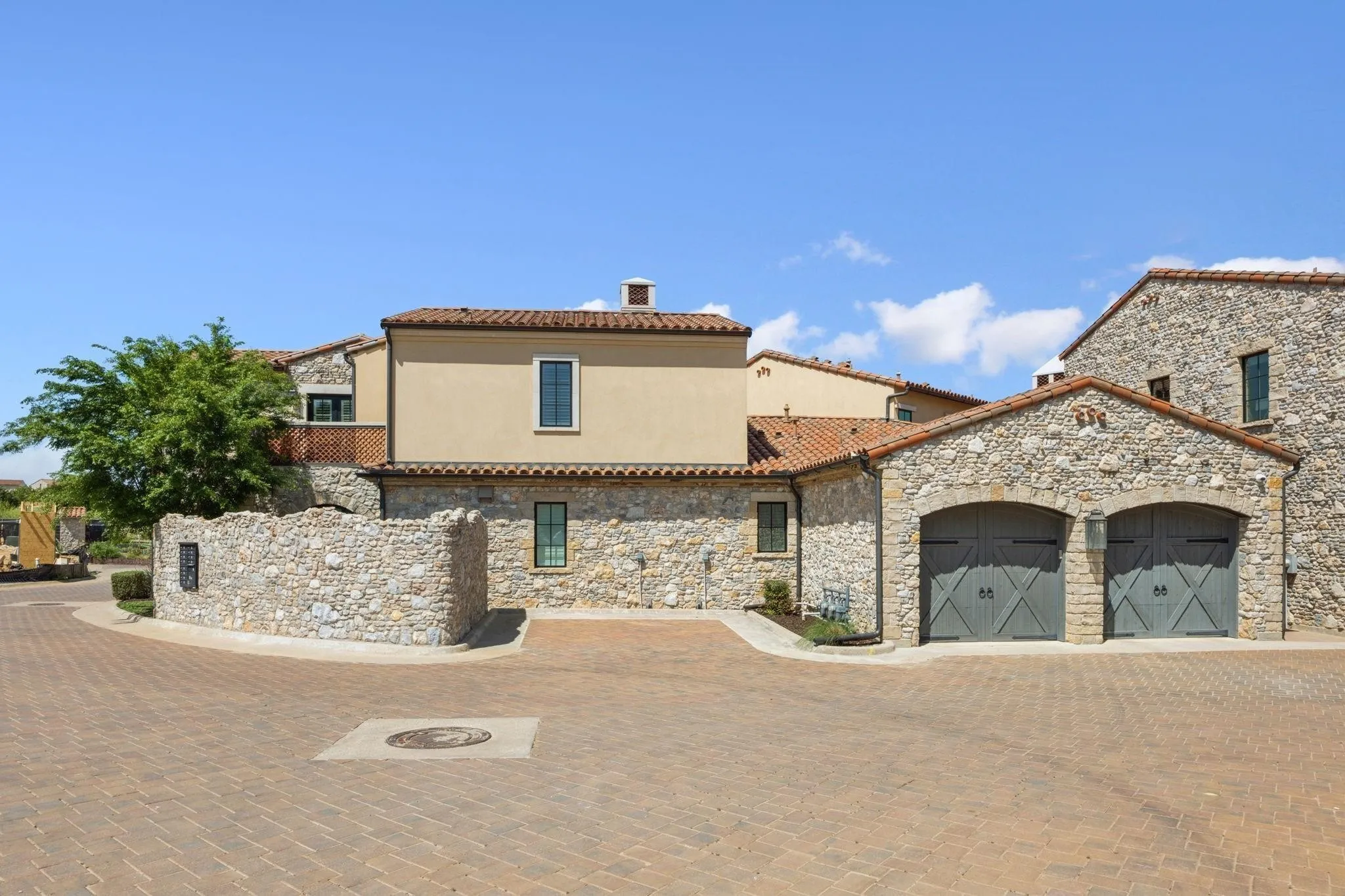 Single Family Residence For Sale in Tarrant County , 9 Catalonia Drive, Westlake, Texas 76262, 3 Bedroom, 4 Bathroom, 2 Garage spaces, 2,850 Sqft, built in 2019, mls#21365224, Real Estate Agent in Westlake, Homes For Sale in Tarrant county, Homes For Sale in Westlake, Realtor in Westlake Texas, Real Estate Brokerage Independent Realty Texas, Luminita Cordes Realtor