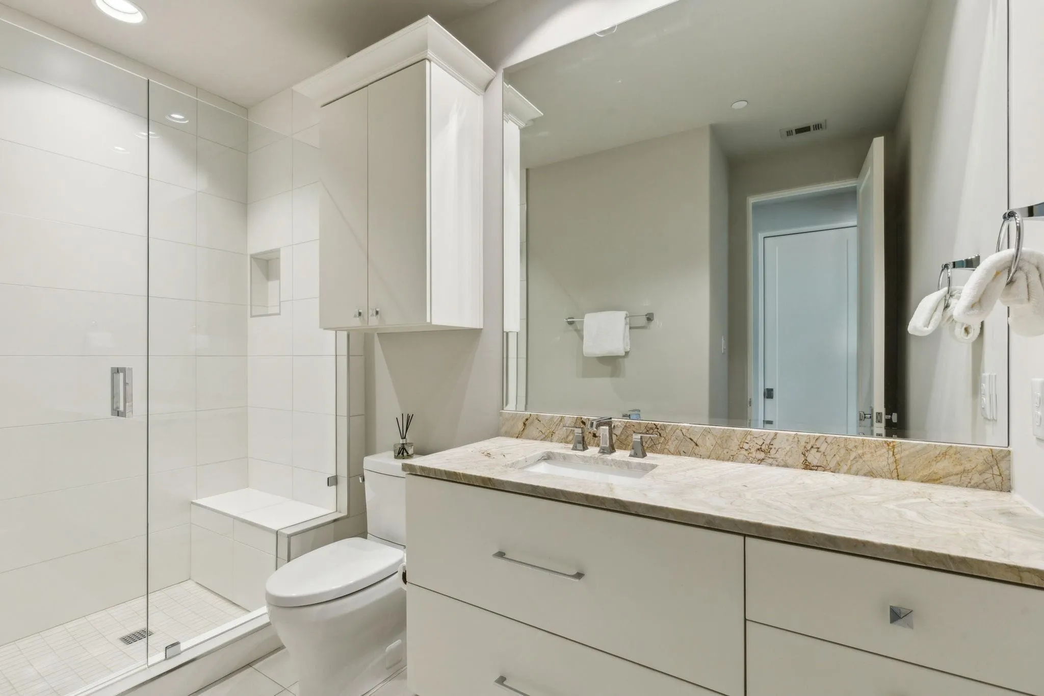 Single Family Residence For Sale in Tarrant County , 9 Catalonia Drive, Westlake, Texas 76262, 3 Bedroom, 4 Bathroom, 2 Garage spaces, 2,850 Sqft, built in 2019, mls#21365224, Real Estate Agent in Westlake, Homes For Sale in Tarrant county, Homes For Sale in Westlake, Realtor in Westlake Texas, Real Estate Brokerage Independent Realty Texas, Luminita Cordes Realtor