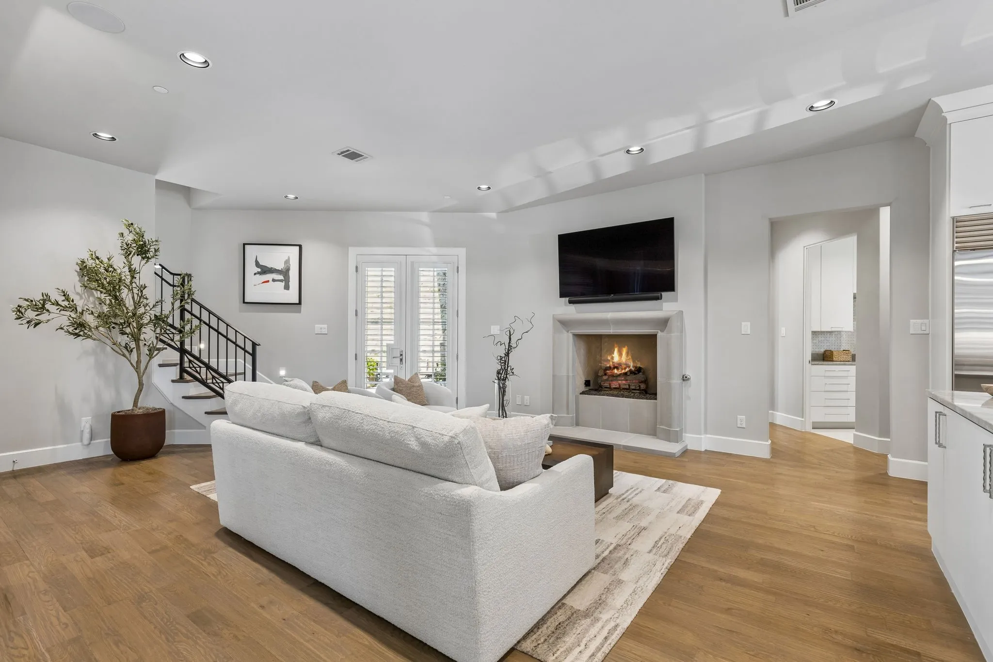 Single Family Residence For Sale in Tarrant County , 9 Catalonia Drive, Westlake, Texas 76262, 3 Bedroom, 4 Bathroom, 2 Garage spaces, 2,850 Sqft, built in 2019, mls#21365224, Real Estate Agent in Westlake, Homes For Sale in Tarrant county, Homes For Sale in Westlake, Realtor in Westlake Texas, Real Estate Brokerage Independent Realty Texas, Luminita Cordes Realtor