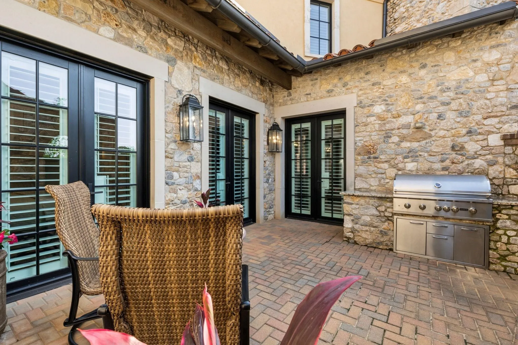 Single Family Residence For Sale in Tarrant County , 9 Catalonia Drive, Westlake, Texas 76262, 3 Bedroom, 4 Bathroom, 2 Garage spaces, 2,850 Sqft, built in 2019, mls#21365224, Real Estate Agent in Westlake, Homes For Sale in Tarrant county, Homes For Sale in Westlake, Realtor in Westlake Texas, Real Estate Brokerage Independent Realty Texas, Luminita Cordes Realtor