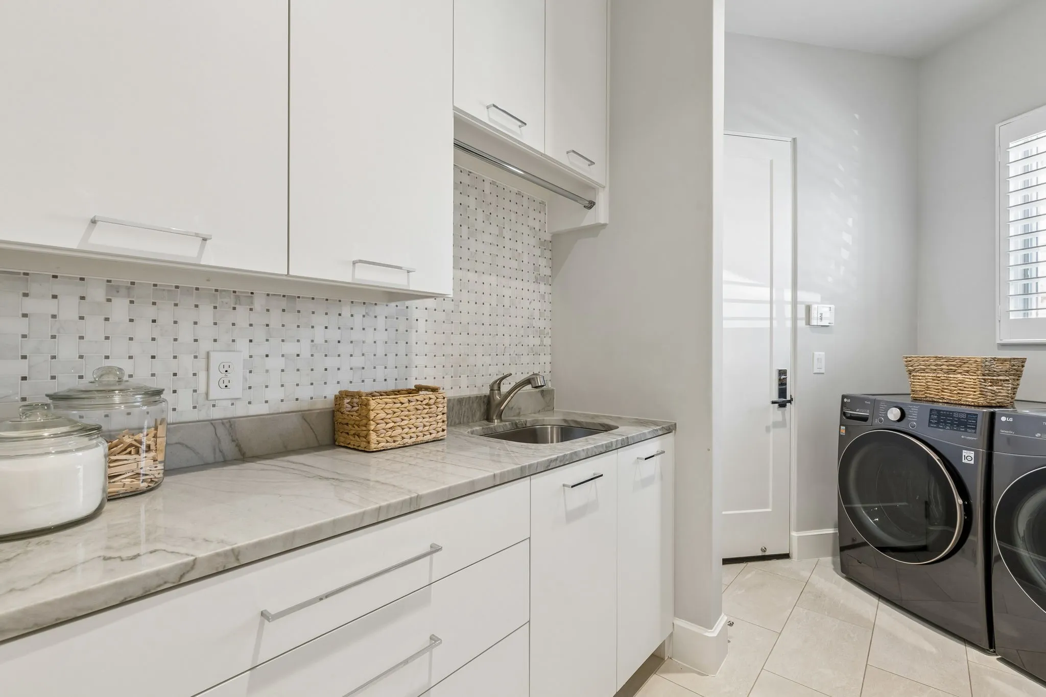 Single Family Residence For Sale in Tarrant County , 9 Catalonia Drive, Westlake, Texas 76262, 3 Bedroom, 4 Bathroom, 2 Garage spaces, 2,850 Sqft, built in 2019, mls#21365224, Real Estate Agent in Westlake, Homes For Sale in Tarrant county, Homes For Sale in Westlake, Realtor in Westlake Texas, Real Estate Brokerage Independent Realty Texas, Luminita Cordes Realtor