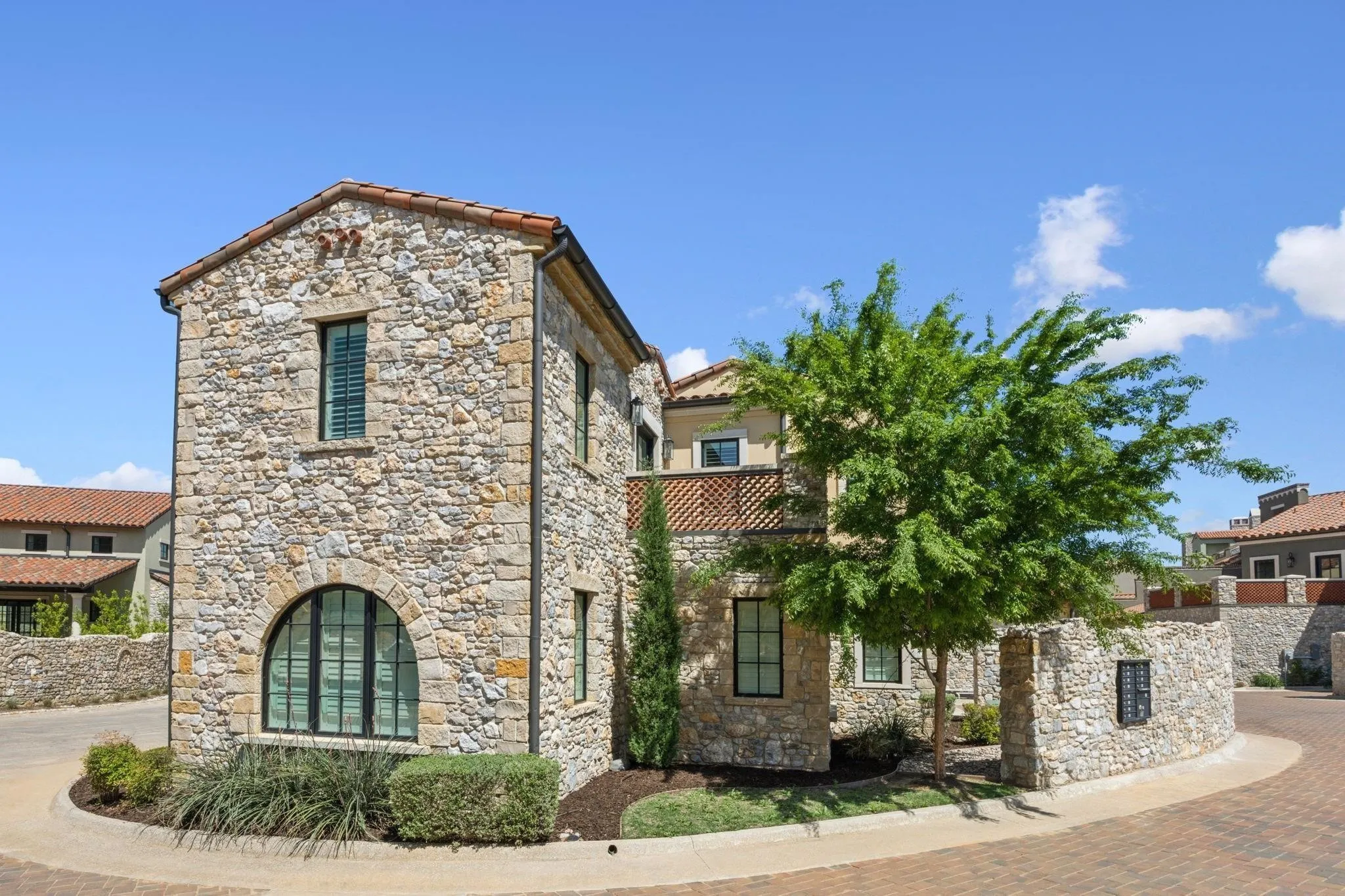 Single Family Residence For Sale in Tarrant County , 9 Catalonia Drive, Westlake, Texas 76262, 3 Bedroom, 4 Bathroom, 2 Garage spaces, 2,850 Sqft, built in 2019, mls#21365224, Real Estate Agent in Westlake, Homes For Sale in Tarrant county, Homes For Sale in Westlake, Realtor in Westlake Texas, Real Estate Brokerage Independent Realty Texas, Luminita Cordes Realtor