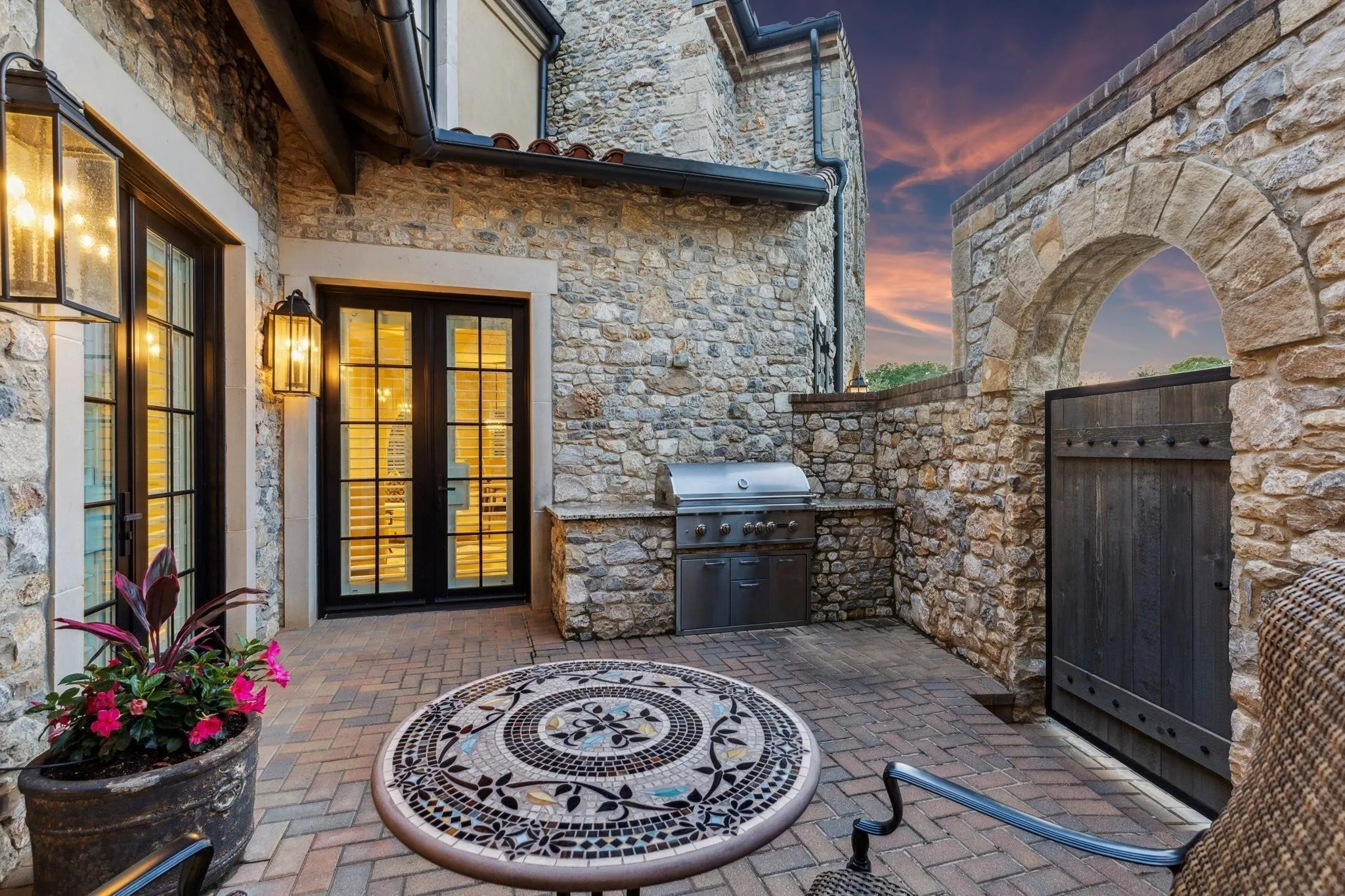Single Family Residence For Sale in Tarrant County , 9 Catalonia Drive, Westlake, Texas 76262, 3 Bedroom, 4 Bathroom, 2 Garage spaces, 2,850 Sqft, built in 2019, mls#21365224, Real Estate Agent in Westlake, Homes For Sale in Tarrant county, Homes For Sale in Westlake, Realtor in Westlake Texas, Real Estate Brokerage Independent Realty Texas, Luminita Cordes Realtor