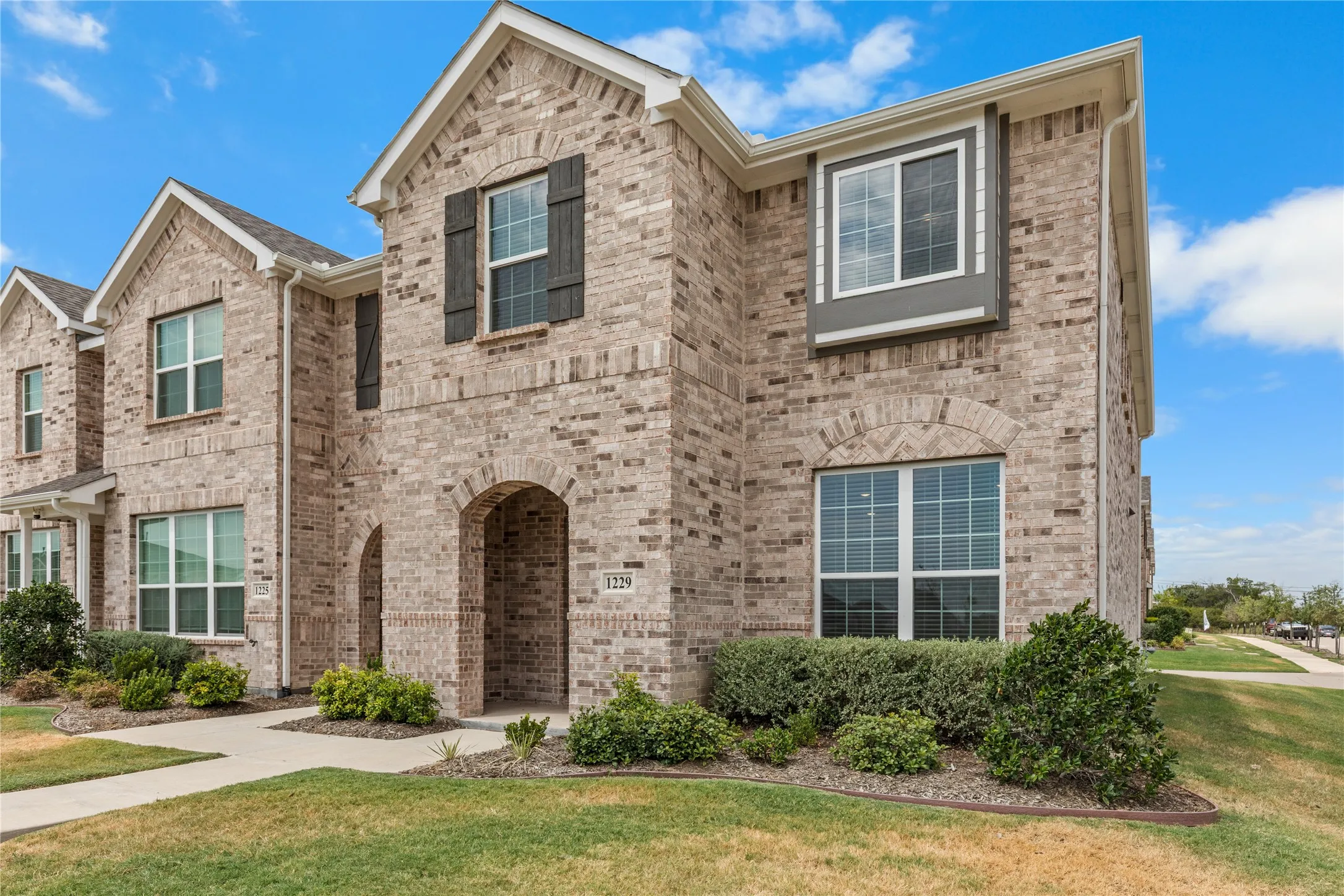 Townhouse For Sale in Grayson County , 1229 Morgan Drive, Sherman, Texas 75090, 3 Bedroom, 3 Bathroom, 2 Garage spaces, 1,722 Sqft, built in 2023, mls#21370867, Real Estate Agent in Sherman, Homes For Sale in Grayson county, Homes For Sale in Sherman, Realtor in Sherman Texas, Real Estate Brokerage Independent Realty Texas, Luminita Cordes Realtor
