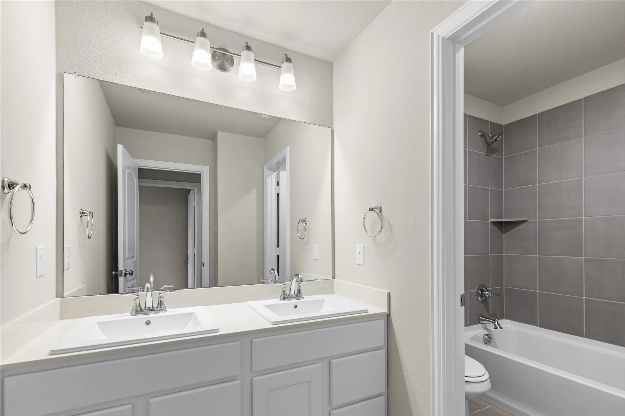 Townhouse For Sale in Grayson County , 1229 Morgan Drive, Sherman, Texas 75090, 3 Bedroom, 3 Bathroom, 2 Garage spaces, 1,722 Sqft, built in 2023, mls#21370867, Real Estate Agent in Sherman, Homes For Sale in Grayson county, Homes For Sale in Sherman, Realtor in Sherman Texas, Real Estate Brokerage Independent Realty Texas, Luminita Cordes Realtor