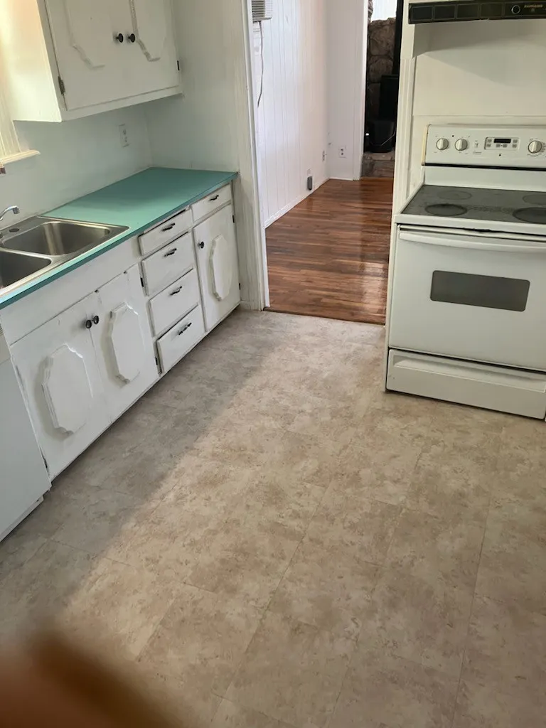 Triplex For Rent in Taylor County , 739 Iberis Road S 1, Abilene, Texas 79606, 2 Bedroom, 1 Bathroom, Garage spaces, 1,200 Sqft, built in 1951, mls#21370873, Real Estate Agent in Abilene, Homes For Rent in Taylor county, Homes For Rent in Abilene, Realtor in Abilene Texas, Real Estate Brokerage Independent Realty Texas, Luminita Cordes Realtor