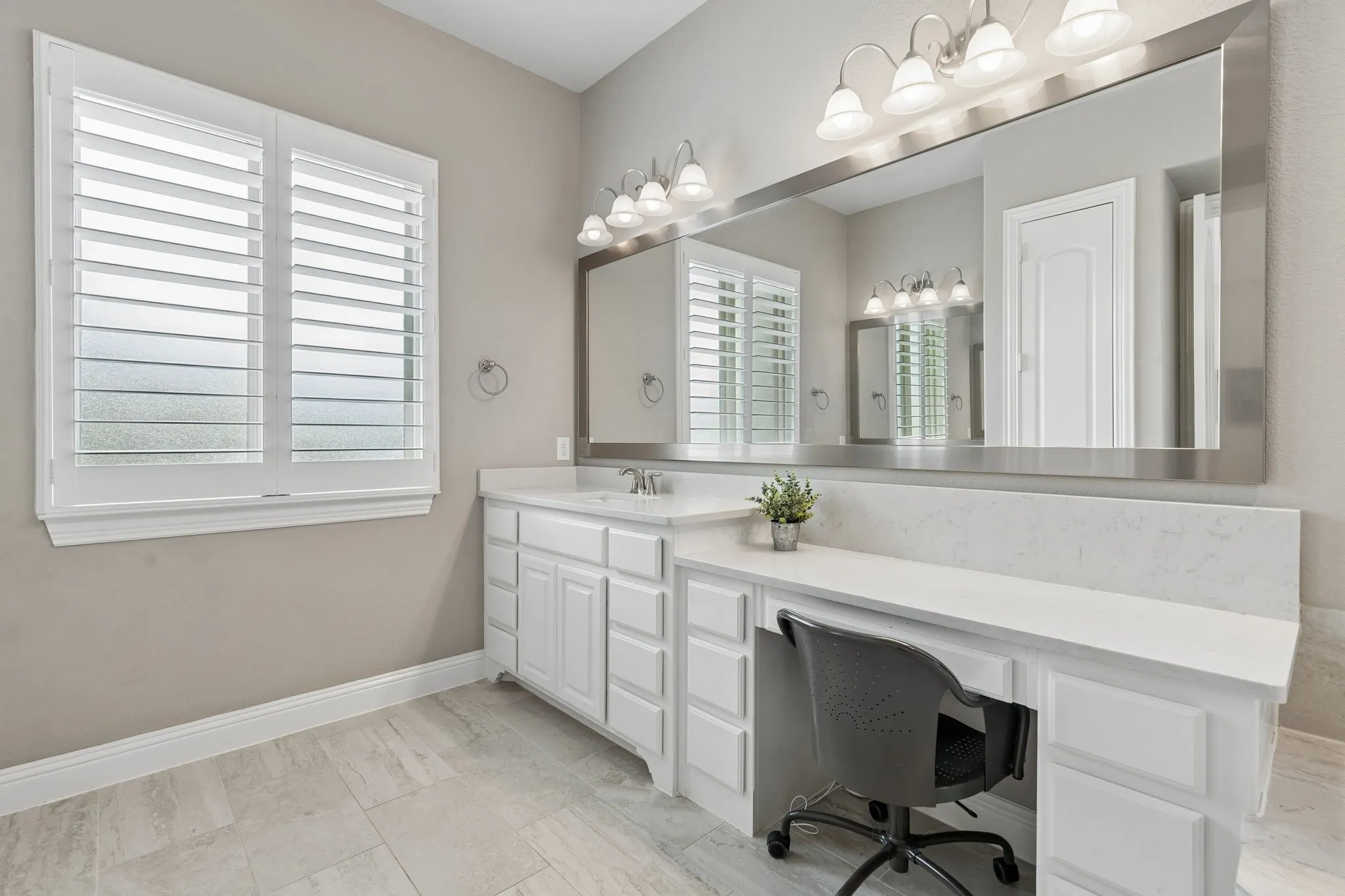 Single Family Residence For Sale in Denton County , 6204 Prairie Brush Trail, Northlake, Texas 76226, 5 Bedroom, 6 Bathroom, 3 Garage spaces, 3,966 Sqft, built in 2017, mls#21366074, Real Estate Agent in Northlake, Homes For Sale in Denton county, Homes For Sale in Northlake, Realtor in Northlake Texas, Real Estate Brokerage Independent Realty Texas, Luminita Cordes Realtor