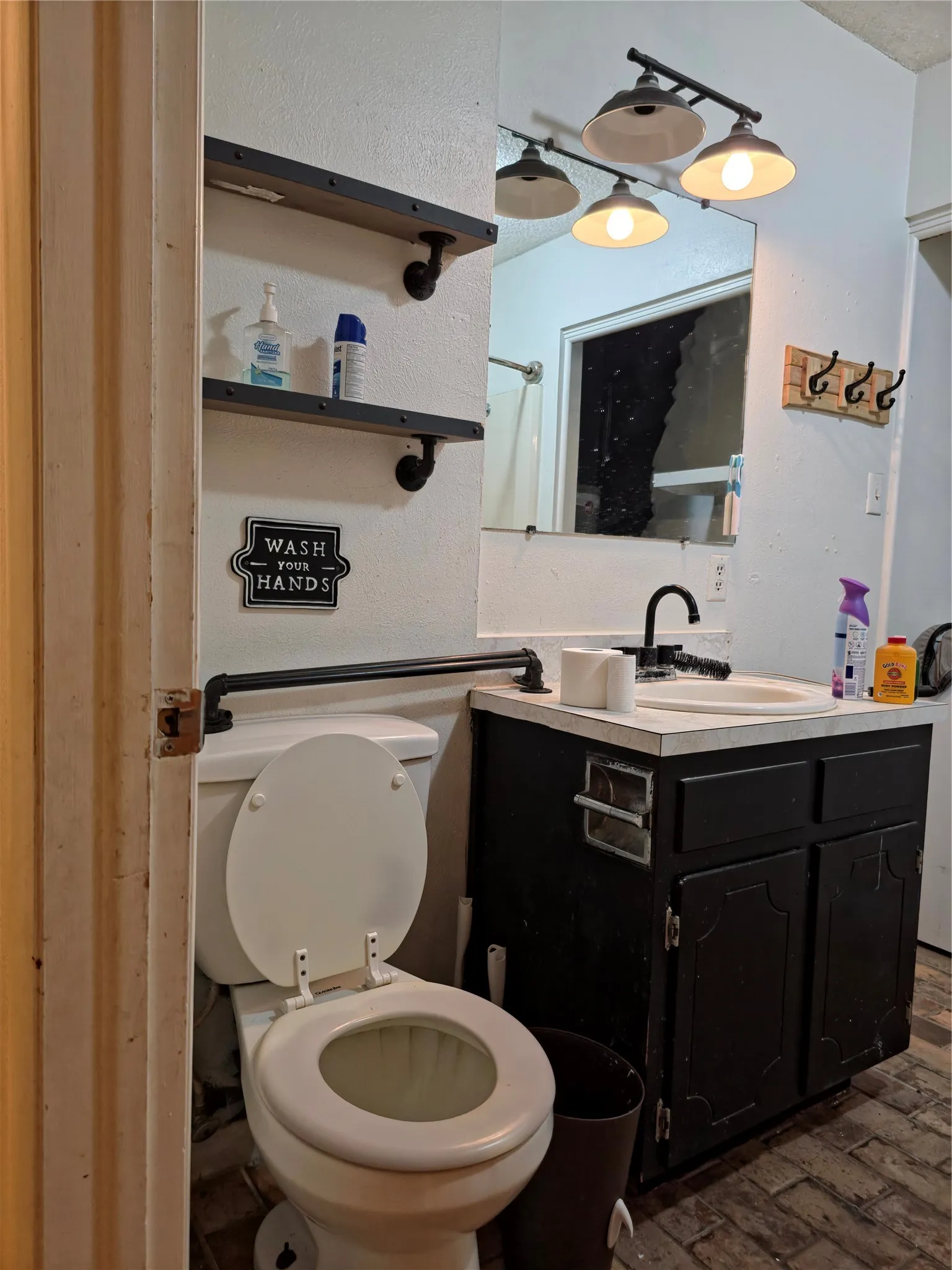 Single Family Residence For Sale in Hardeman County , 906 W 13th Street, Quanah, Texas 79252, 3 Bedroom, 1 Bathroom, Garage spaces, 1,247 Sqft, built in 1945, mls#21370885, Real Estate Agent in Quanah, Homes For Sale in Hardeman county, Homes For Sale in Quanah, Realtor in Quanah Texas, Real Estate Brokerage Independent Realty Texas, Luminita Cordes Realtor