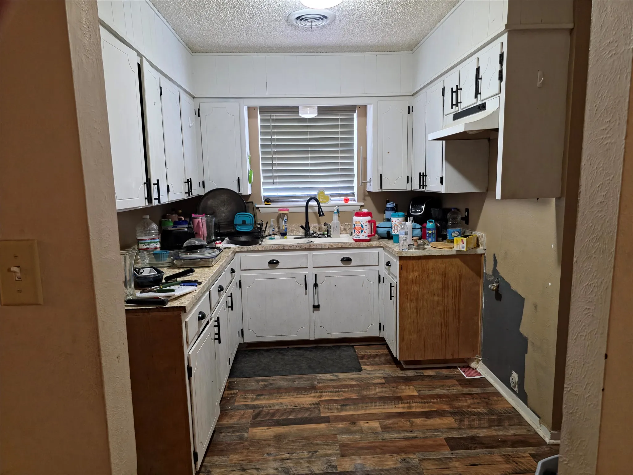 Single Family Residence For Sale in Hardeman County , 906 W 13th Street, Quanah, Texas 79252, 3 Bedroom, 1 Bathroom, Garage spaces, 1,247 Sqft, built in 1945, mls#21370885, Real Estate Agent in Quanah, Homes For Sale in Hardeman county, Homes For Sale in Quanah, Realtor in Quanah Texas, Real Estate Brokerage Independent Realty Texas, Luminita Cordes Realtor