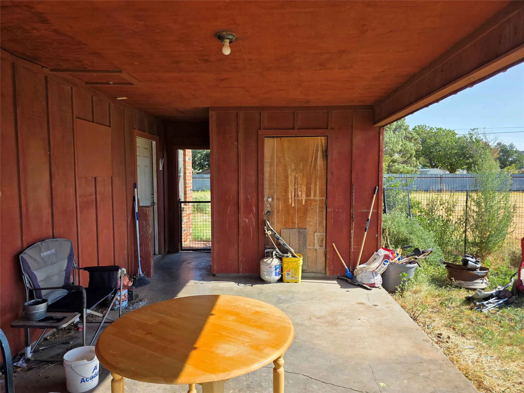 Single Family Residence For Sale in Hardeman County , 906 W 13th Street, Quanah, Texas 79252, 3 Bedroom, 1 Bathroom, Garage spaces, 1,247 Sqft, built in 1945, mls#21370885, Real Estate Agent in Quanah, Homes For Sale in Hardeman county, Homes For Sale in Quanah, Realtor in Quanah Texas, Real Estate Brokerage Independent Realty Texas, Luminita Cordes Realtor