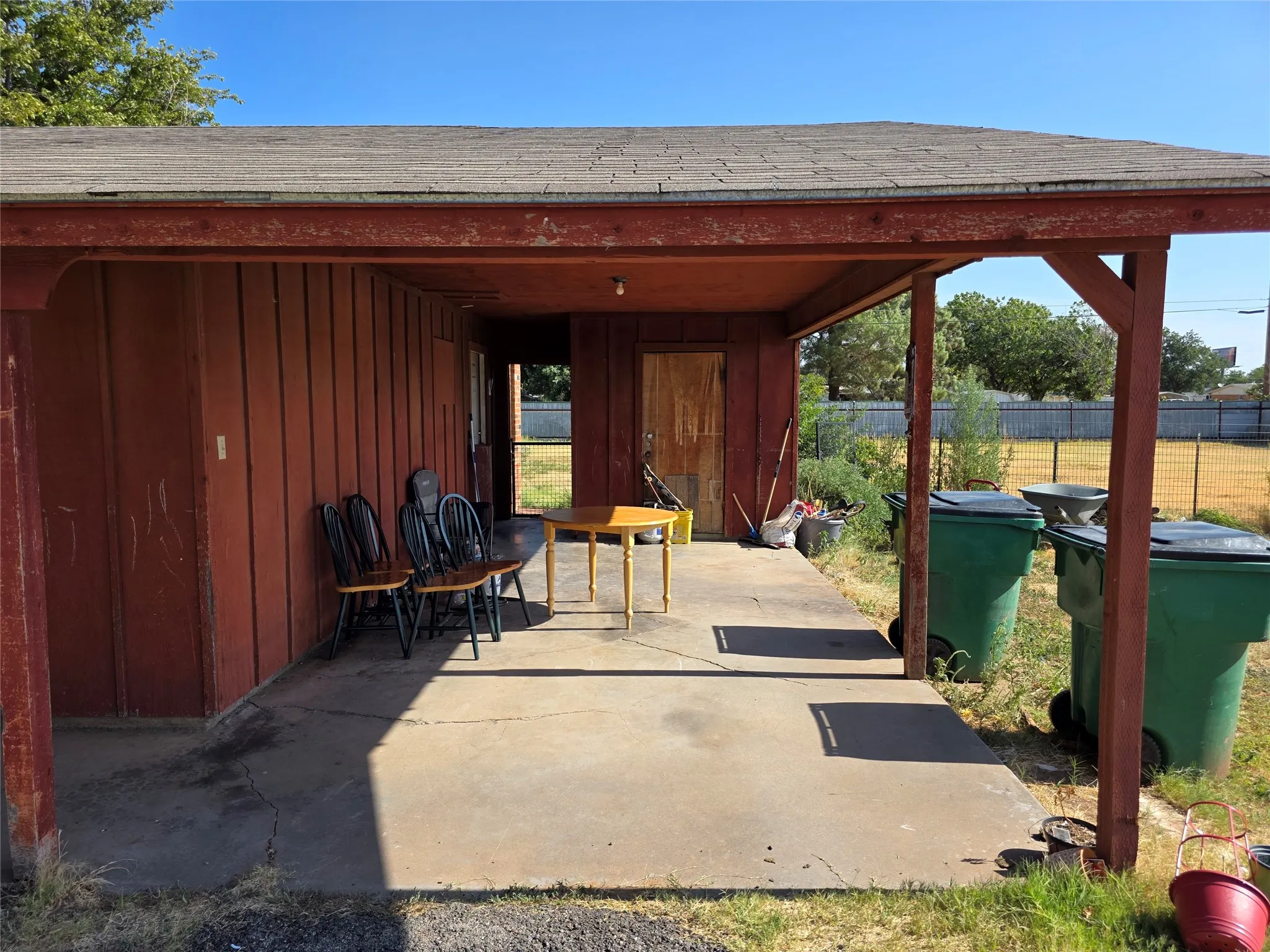 Single Family Residence For Sale in Hardeman County , 906 W 13th Street, Quanah, Texas 79252, 3 Bedroom, 1 Bathroom, Garage spaces, 1,247 Sqft, built in 1945, mls#21370885, Real Estate Agent in Quanah, Homes For Sale in Hardeman county, Homes For Sale in Quanah, Realtor in Quanah Texas, Real Estate Brokerage Independent Realty Texas, Luminita Cordes Realtor