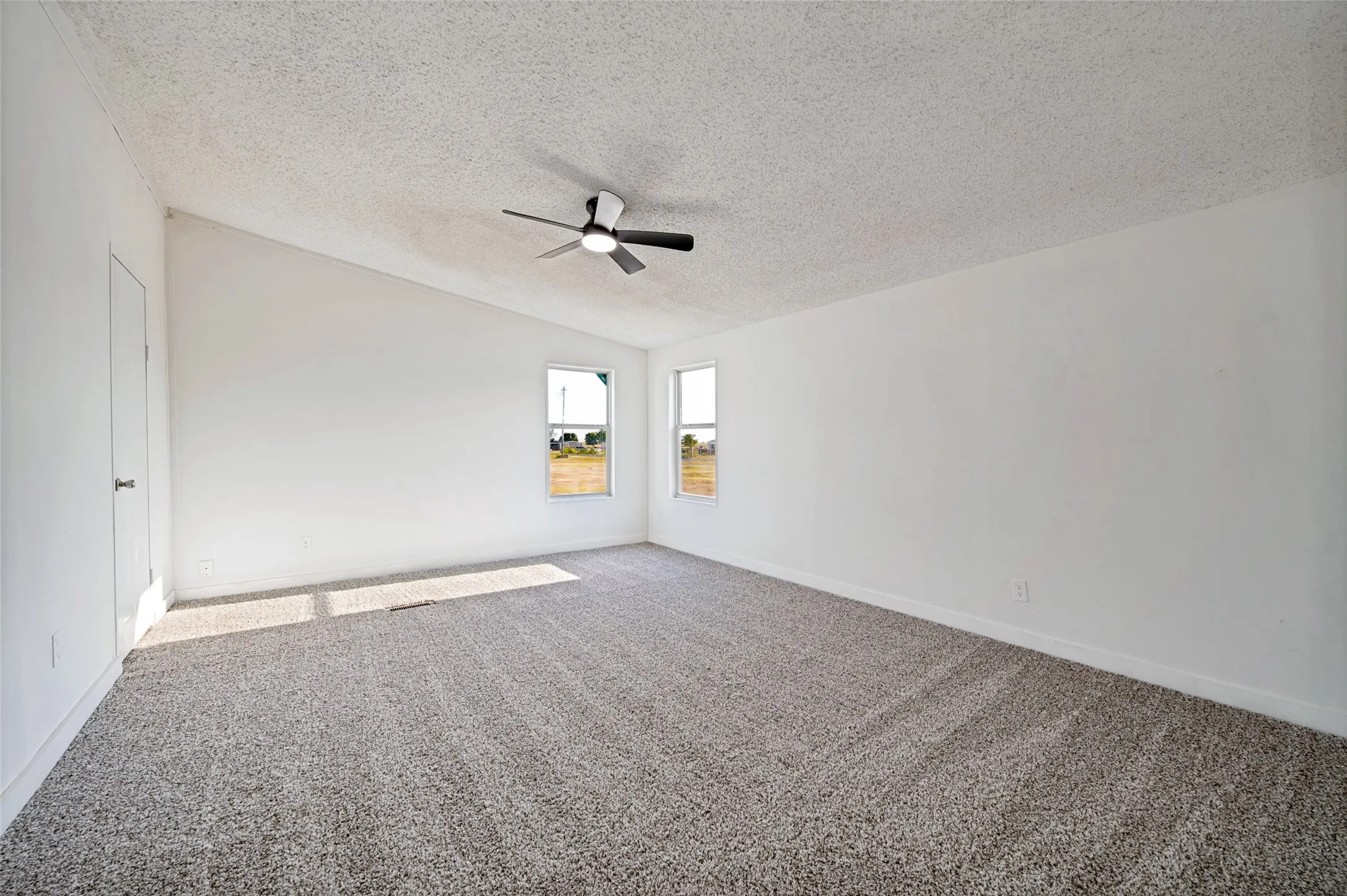 Mobile Home For Sale in Cooke County , 603 County Road 2133, Valley View, Texas 76272, 3 Bedroom, 2 Bathroom, Garage spaces, 1,456 Sqft, built in 1999, mls#21361290, Real Estate Agent in Valley View, Homes For Sale in Cooke county, Homes For Sale in Valley View, Realtor in Valley View Texas, Real Estate Brokerage Independent Realty Texas, Luminita Cordes Realtor