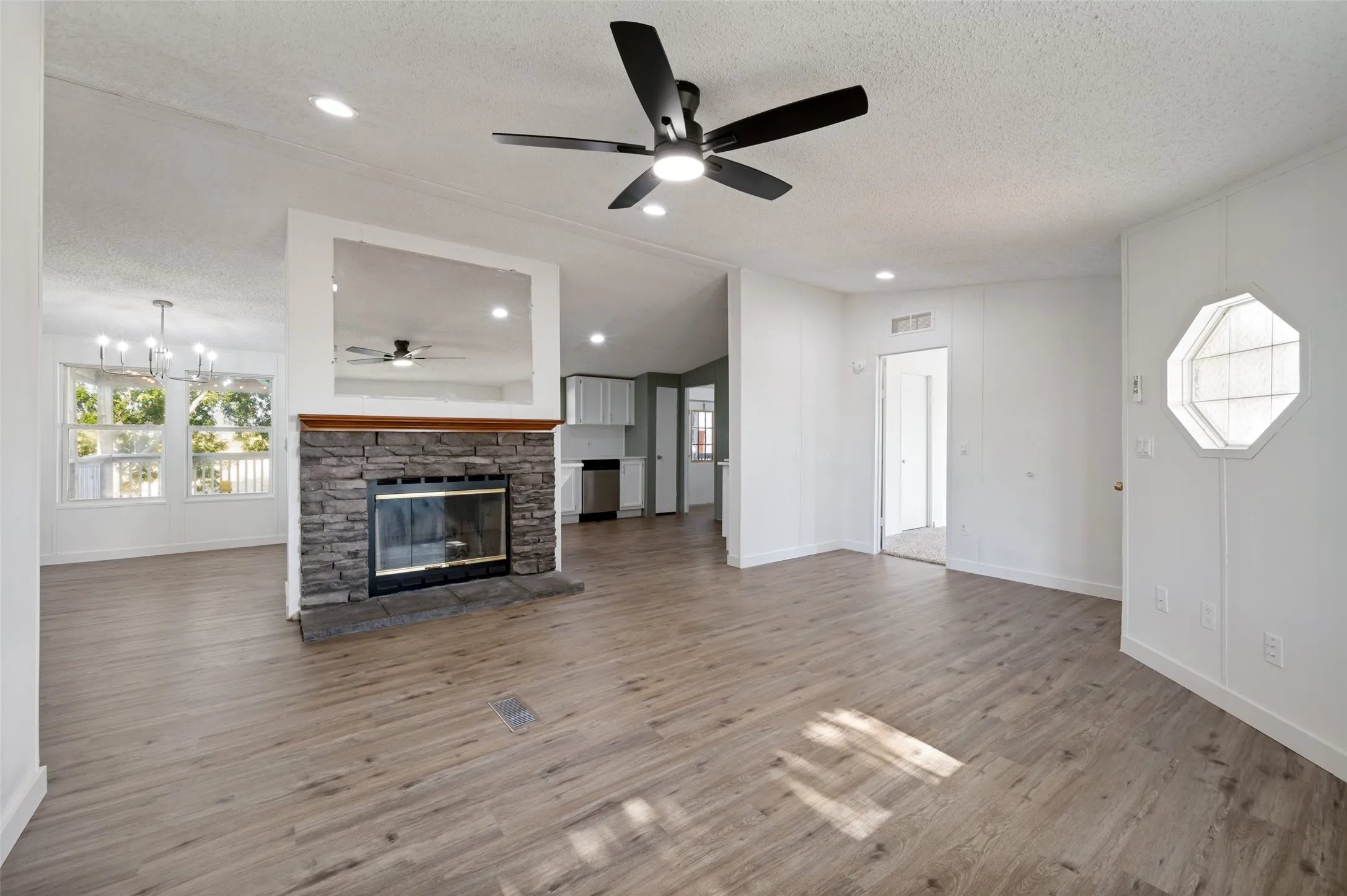 Mobile Home For Sale in Cooke County , 603 County Road 2133, Valley View, Texas 76272, 3 Bedroom, 2 Bathroom, Garage spaces, 1,456 Sqft, built in 1999, mls#21361290, Real Estate Agent in Valley View, Homes For Sale in Cooke county, Homes For Sale in Valley View, Realtor in Valley View Texas, Real Estate Brokerage Independent Realty Texas, Luminita Cordes Realtor