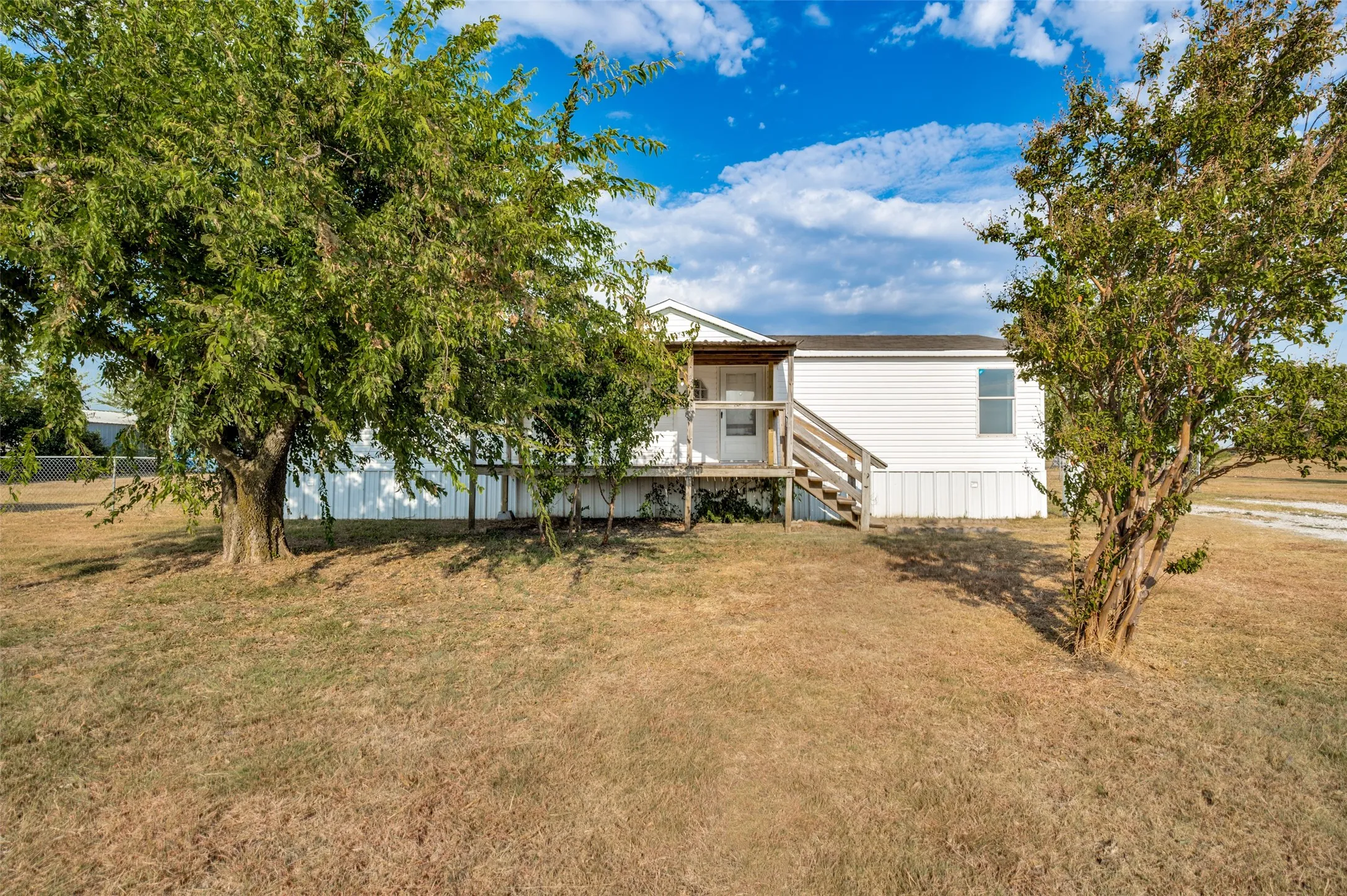 Mobile Home For Sale in Cooke County , 603 County Road 2133, Valley View, Texas 76272, 3 Bedroom, 2 Bathroom, Garage spaces, 1,456 Sqft, built in 1999, mls#21361290, Real Estate Agent in Valley View, Homes For Sale in Cooke county, Homes For Sale in Valley View, Realtor in Valley View Texas, Real Estate Brokerage Independent Realty Texas, Luminita Cordes Realtor