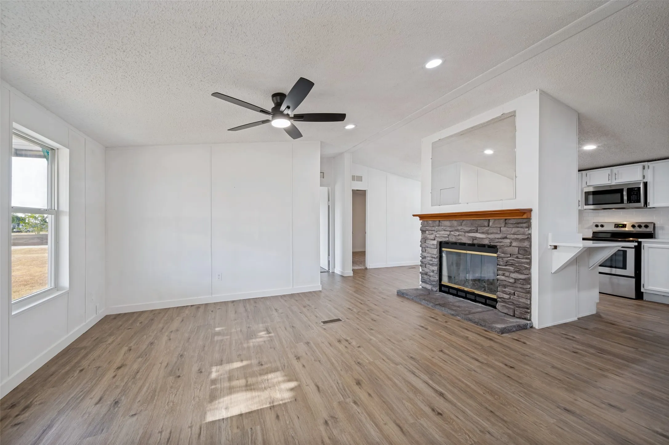 Mobile Home For Sale in Cooke County , 603 County Road 2133, Valley View, Texas 76272, 3 Bedroom, 2 Bathroom, Garage spaces, 1,456 Sqft, built in 1999, mls#21361290, Real Estate Agent in Valley View, Homes For Sale in Cooke county, Homes For Sale in Valley View, Realtor in Valley View Texas, Real Estate Brokerage Independent Realty Texas, Luminita Cordes Realtor
