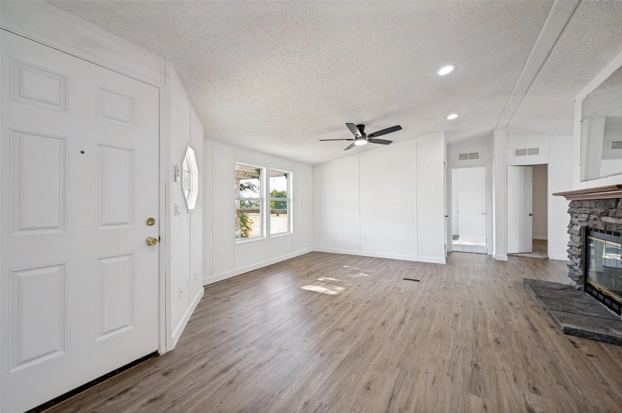 Mobile Home For Sale in Cooke County , 603 County Road 2133, Valley View, Texas 76272, 3 Bedroom, 2 Bathroom, Garage spaces, 1,456 Sqft, built in 1999, mls#21361290, Real Estate Agent in Valley View, Homes For Sale in Cooke county, Homes For Sale in Valley View, Realtor in Valley View Texas, Real Estate Brokerage Independent Realty Texas, Luminita Cordes Realtor