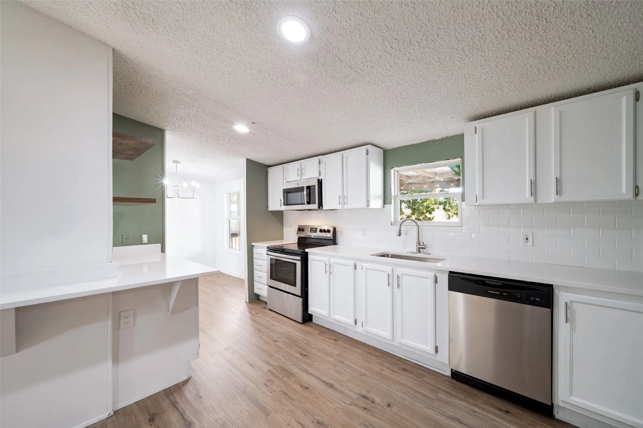Mobile Home For Sale in Cooke County , 603 County Road 2133, Valley View, Texas 76272, 3 Bedroom, 2 Bathroom, Garage spaces, 1,456 Sqft, built in 1999, mls#21361290, Real Estate Agent in Valley View, Homes For Sale in Cooke county, Homes For Sale in Valley View, Realtor in Valley View Texas, Real Estate Brokerage Independent Realty Texas, Luminita Cordes Realtor
