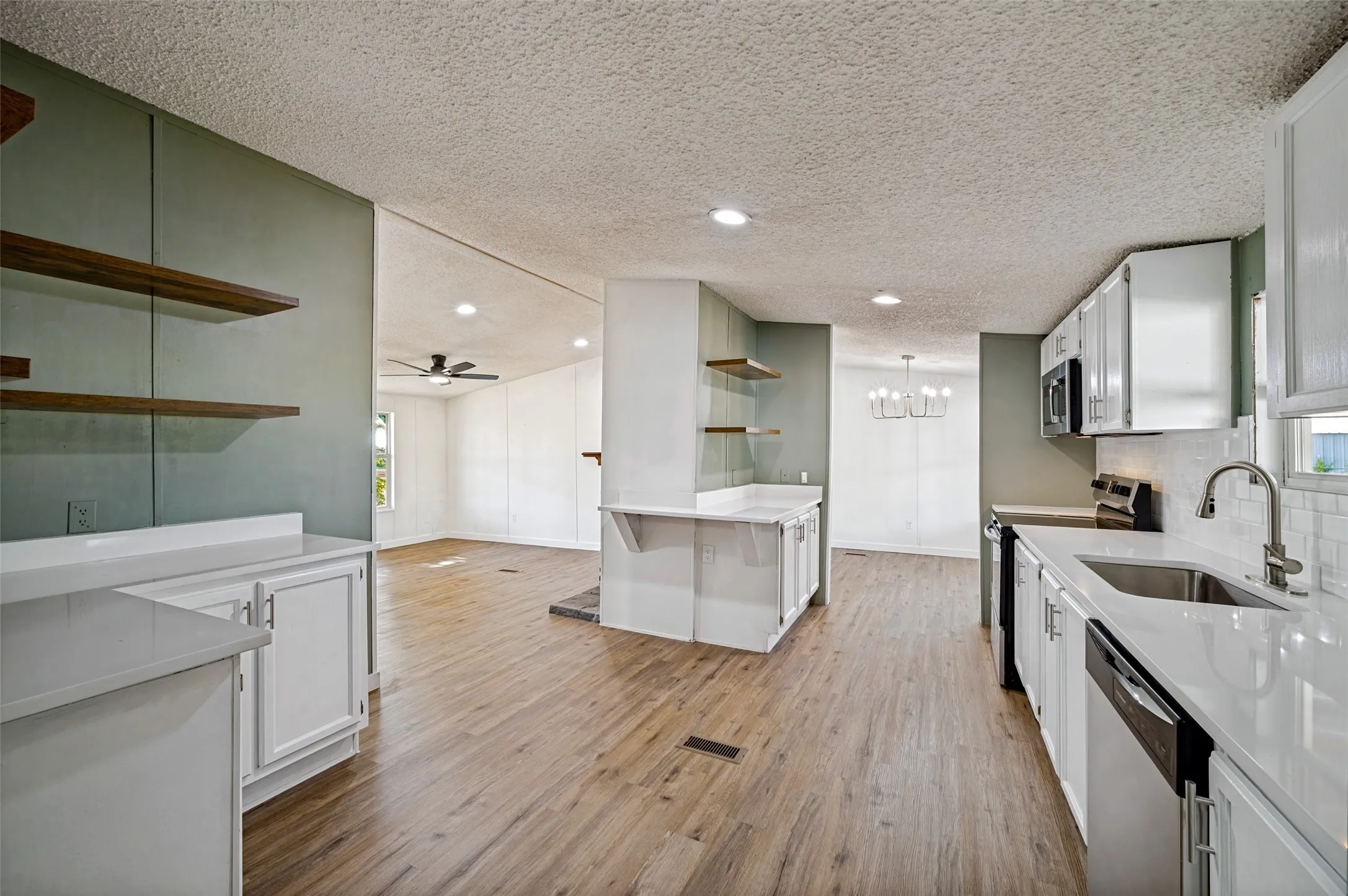 Mobile Home For Sale in Cooke County , 603 County Road 2133, Valley View, Texas 76272, 3 Bedroom, 2 Bathroom, Garage spaces, 1,456 Sqft, built in 1999, mls#21361290, Real Estate Agent in Valley View, Homes For Sale in Cooke county, Homes For Sale in Valley View, Realtor in Valley View Texas, Real Estate Brokerage Independent Realty Texas, Luminita Cordes Realtor