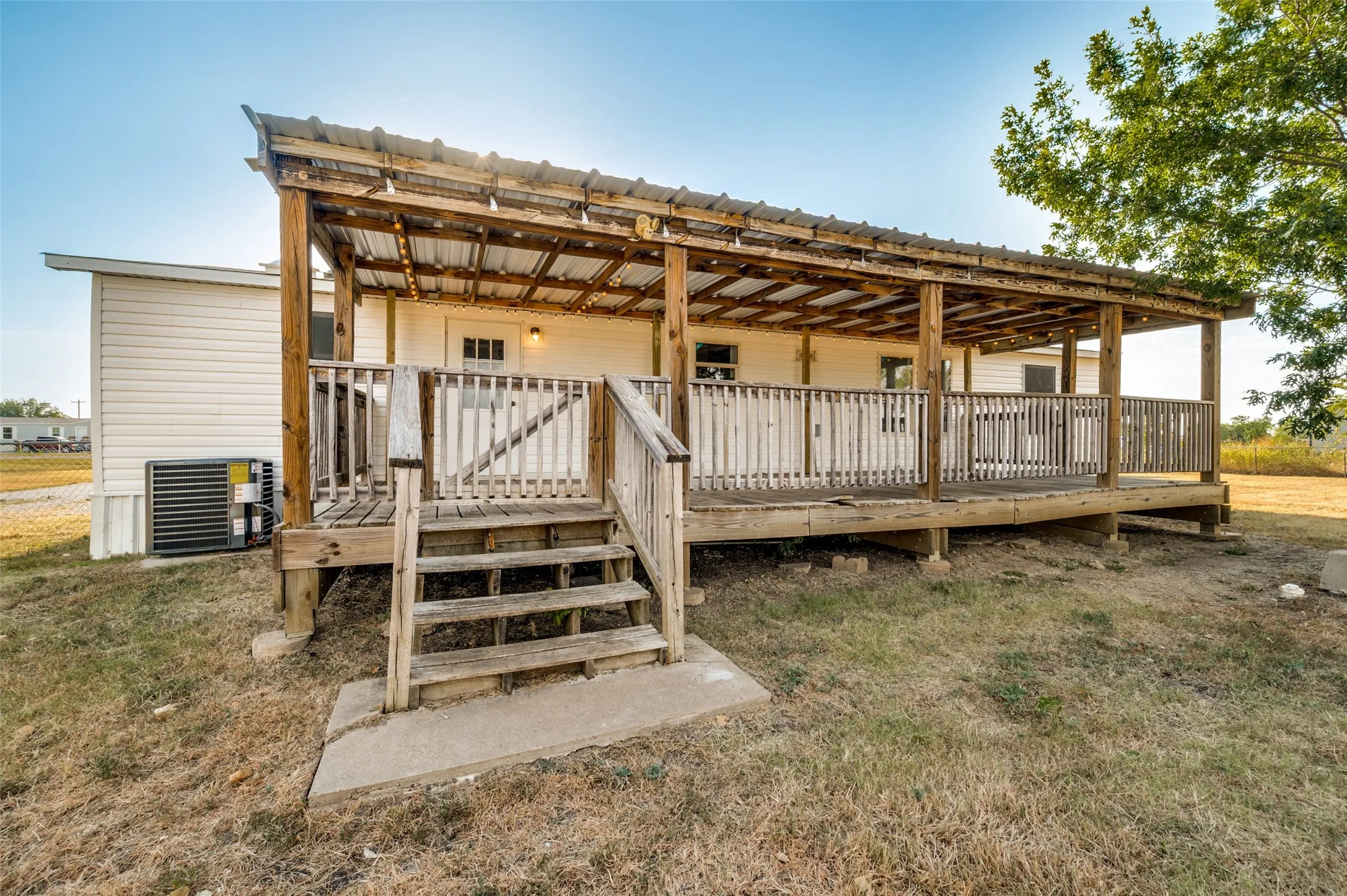 Mobile Home For Sale in Cooke County , 603 County Road 2133, Valley View, Texas 76272, 3 Bedroom, 2 Bathroom, Garage spaces, 1,456 Sqft, built in 1999, mls#21361290, Real Estate Agent in Valley View, Homes For Sale in Cooke county, Homes For Sale in Valley View, Realtor in Valley View Texas, Real Estate Brokerage Independent Realty Texas, Luminita Cordes Realtor