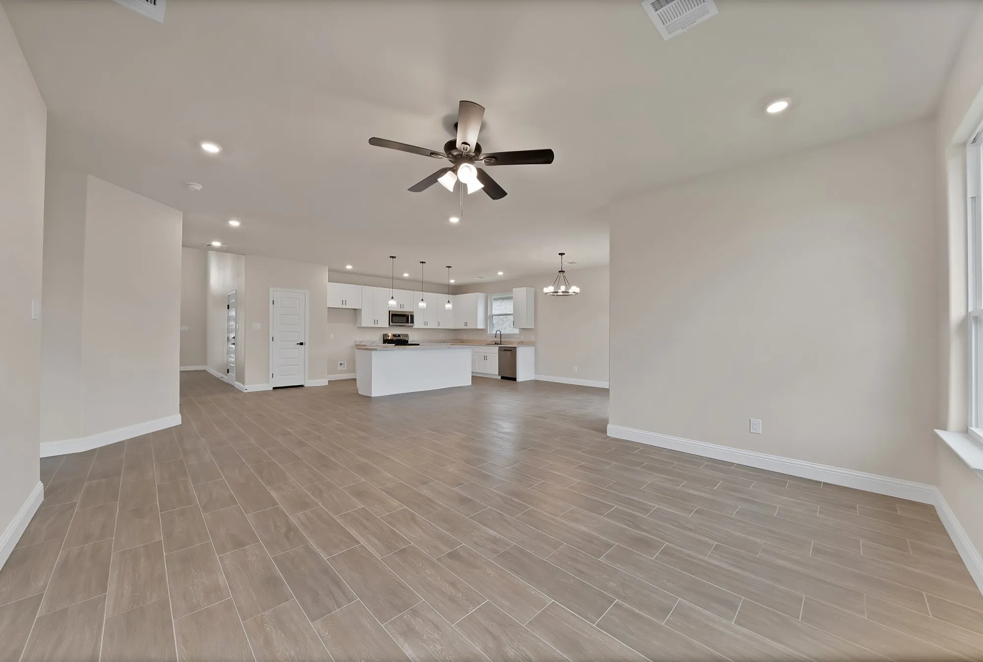 Single Family Residence For Sale in Hood County , 2210 San Saba Court, Granbury, Texas 76048, 3 Bedroom, 2 Bathroom, 2 Garage spaces, 1,718 Sqft, built in 2026, mls#21370848, Real Estate Agent in Granbury, Homes For Sale in Hood county, Homes For Sale in Granbury, Realtor in Granbury Texas, Real Estate Brokerage Independent Realty Texas, Luminita Cordes Realtor