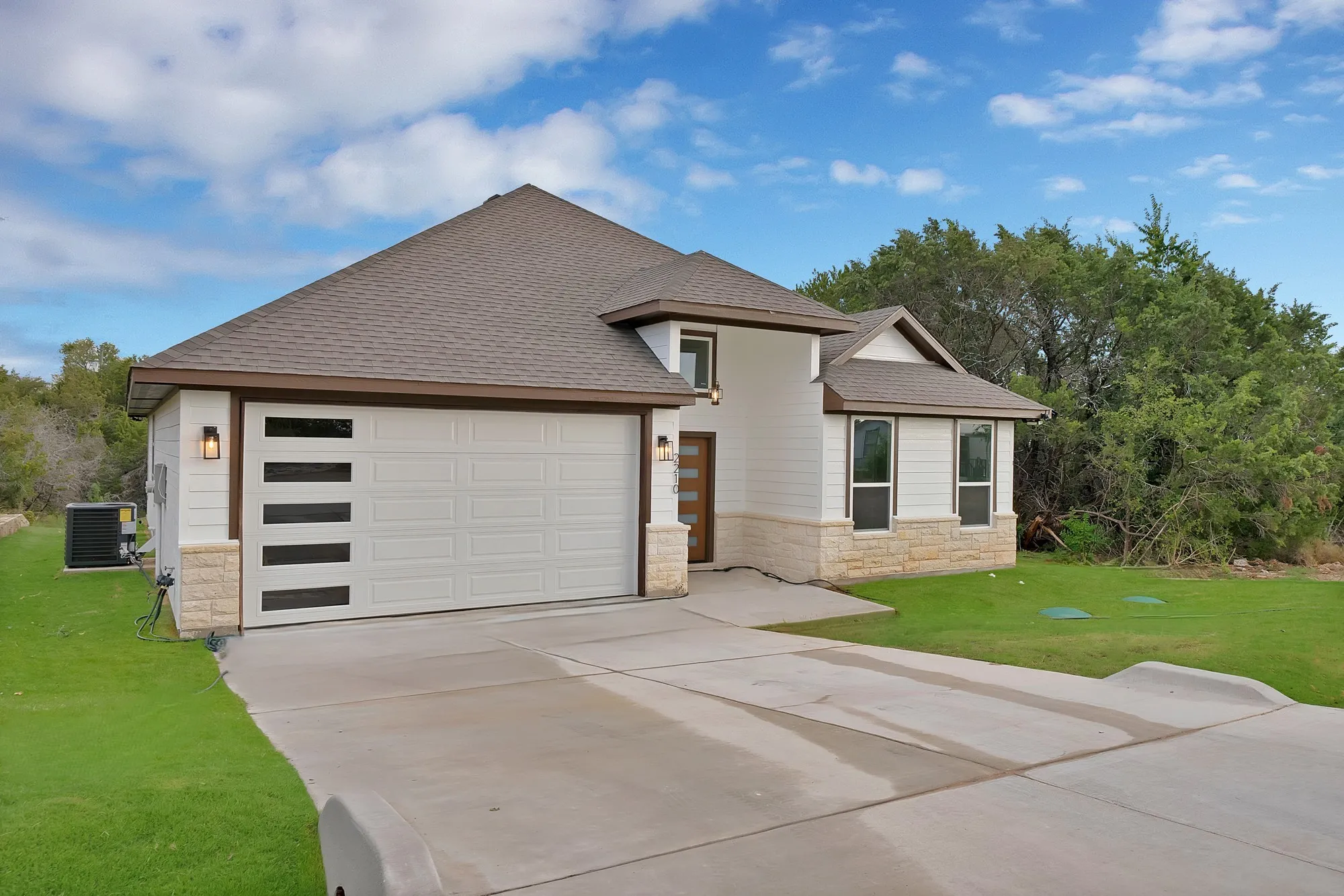 Single Family Residence For Sale in Hood County , 2210 San Saba Court, Granbury, Texas 76048, 3 Bedroom, 2 Bathroom, 2 Garage spaces, 1,718 Sqft, built in 2026, mls#21370848, Real Estate Agent in Granbury, Homes For Sale in Hood county, Homes For Sale in Granbury, Realtor in Granbury Texas, Real Estate Brokerage Independent Realty Texas, Luminita Cordes Realtor