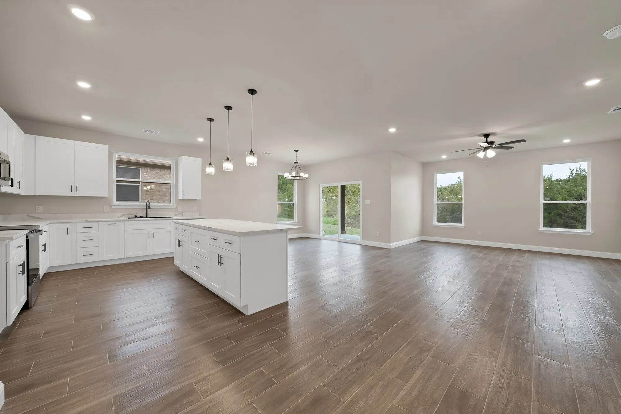Single Family Residence For Sale in Hood County , 2210 San Saba Court, Granbury, Texas 76048, 3 Bedroom, 2 Bathroom, 2 Garage spaces, 1,718 Sqft, built in 2026, mls#21370848, Real Estate Agent in Granbury, Homes For Sale in Hood county, Homes For Sale in Granbury, Realtor in Granbury Texas, Real Estate Brokerage Independent Realty Texas, Luminita Cordes Realtor